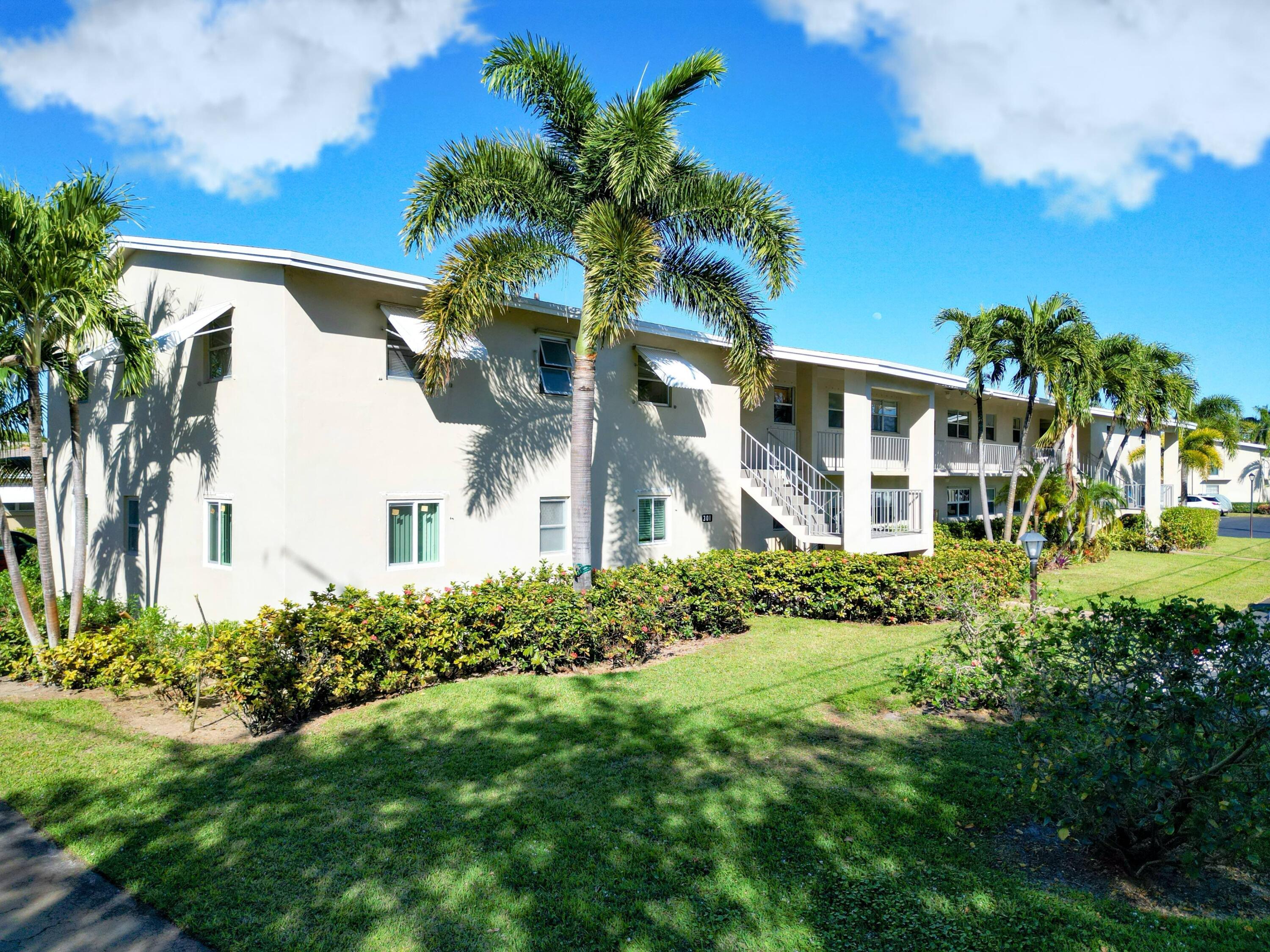 View details of listing 301 Circle Drive S 103, Boynton Beach, FL 33435 Boynton Beach with MLS#