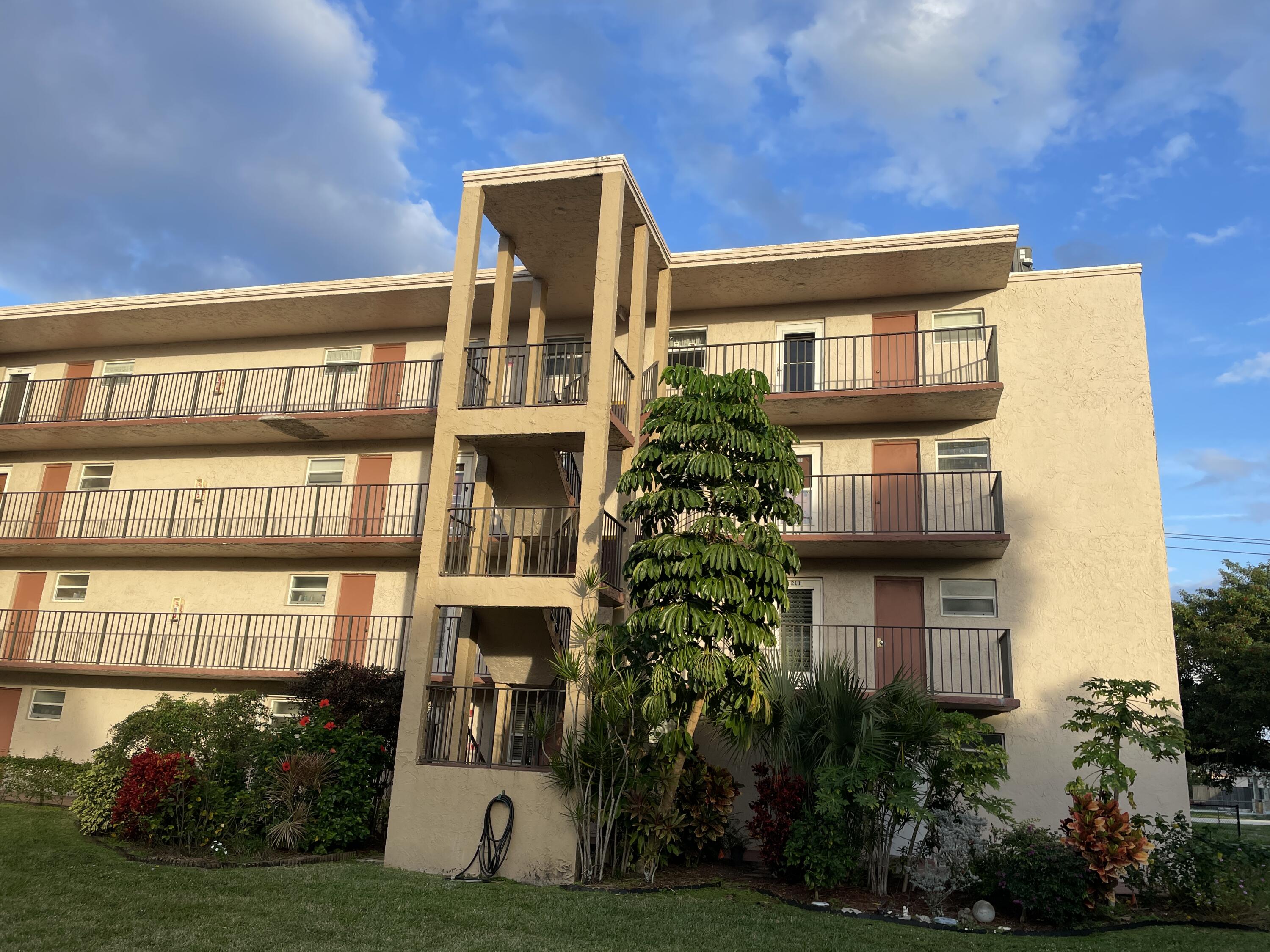 View details of listing 225 Bonnie Boulevard 211, Palm Springs, FL 33461 Palm Springs with MLS#