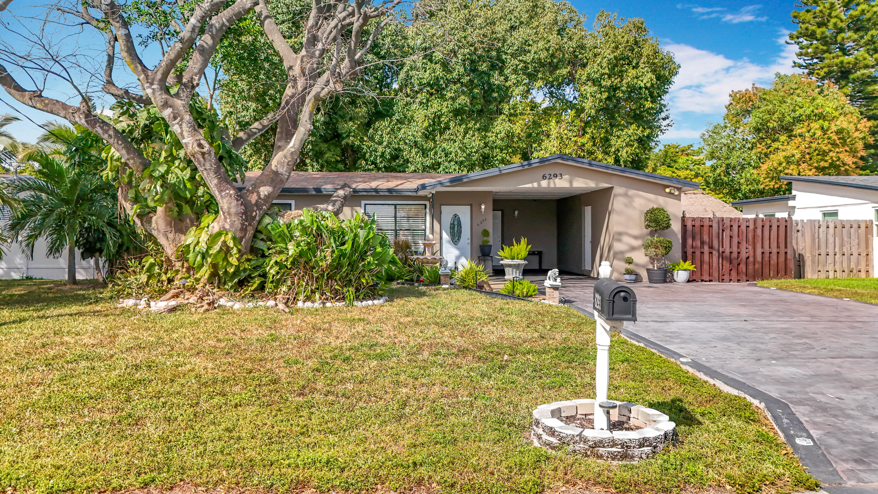 View details of listing 6293 NW 27th Street, Margate, FL 33063 Margate with MLS# 