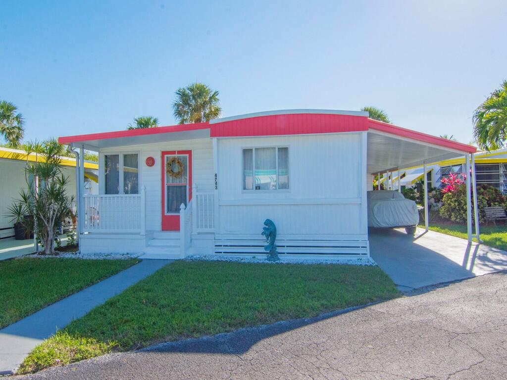 View details of listing 4743 NE Blue Heron Lane 7, Jensen Beach, FL 34957 Jensen Beach with MLS# 