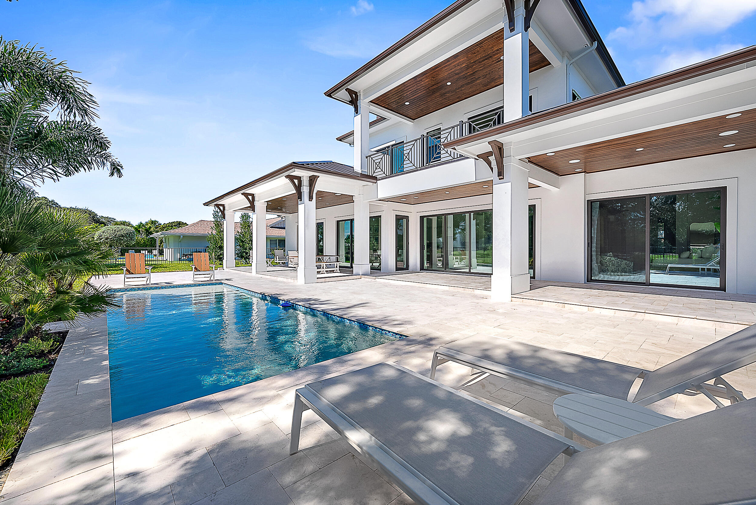 View details of listing 325 Fairway N, Tequesta, FL 33469 Tequesta with MLS#