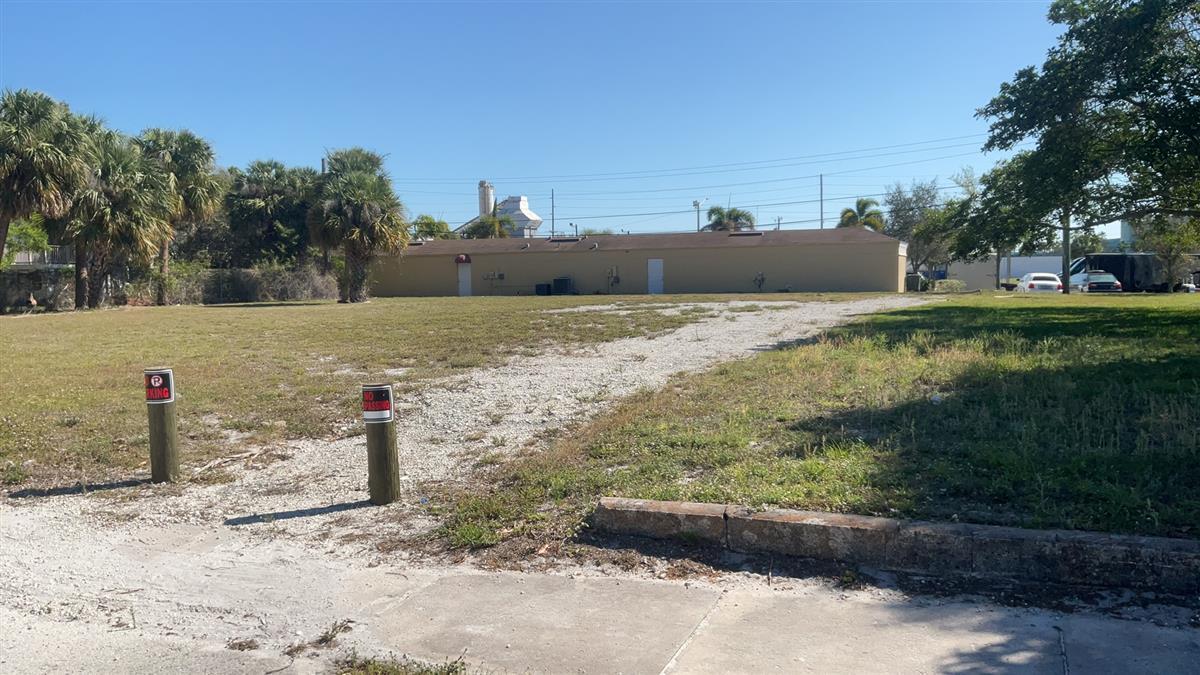 View details of listing 534 S 5th Street, Fort Pierce, FL 34950 Fort Pierce with MLS# 
