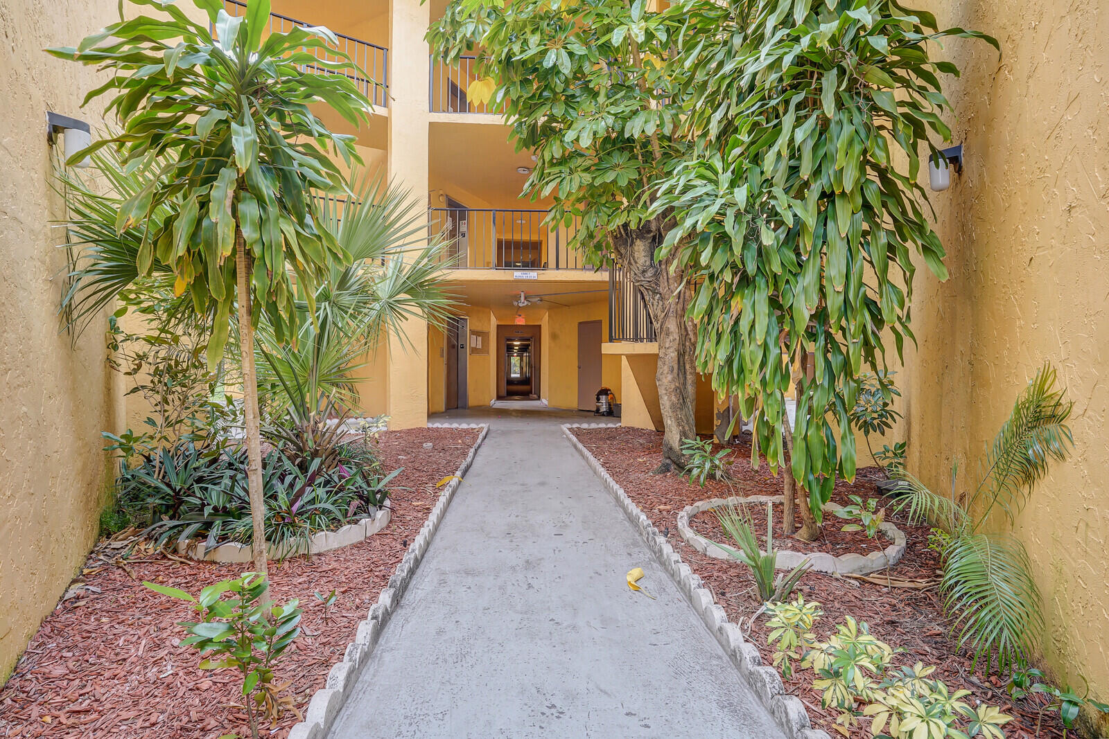 View details of listing 4364 NW 9th Avenue 16-3d, Deerfield Beach, FL 33064 Deerfield Beach with MLS# 