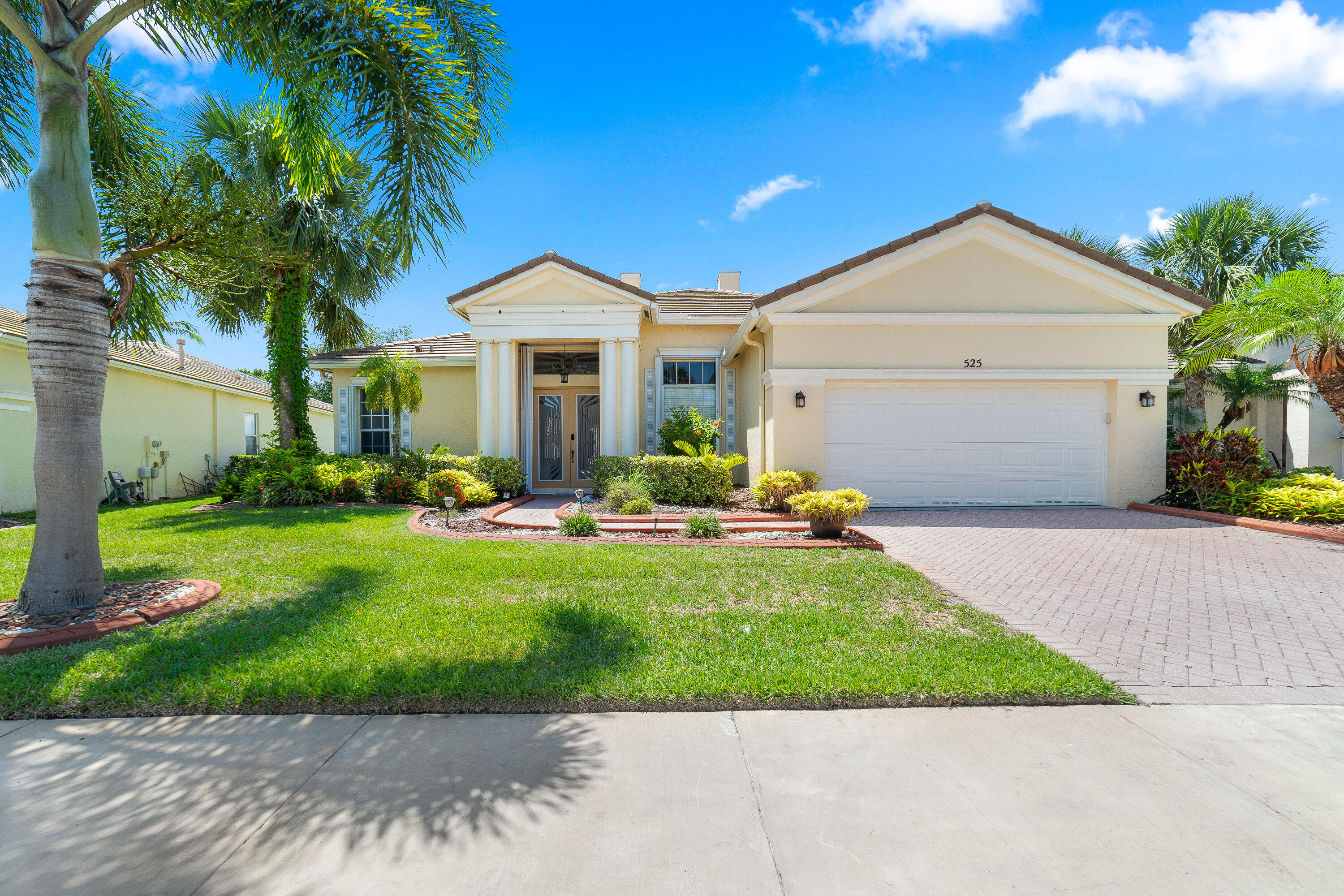 View details of listing 525 SW Lake Manatee Way, Port St. Lucie, FL 34986 Port St. Lucie with MLS#