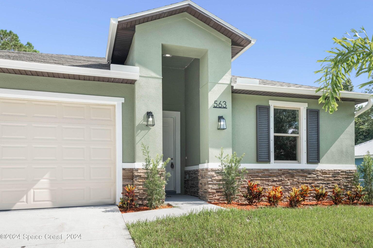 View details of listing 181 Ferguson Street SE, Palm Bay, FL 32909 Palm Bay with MLS#