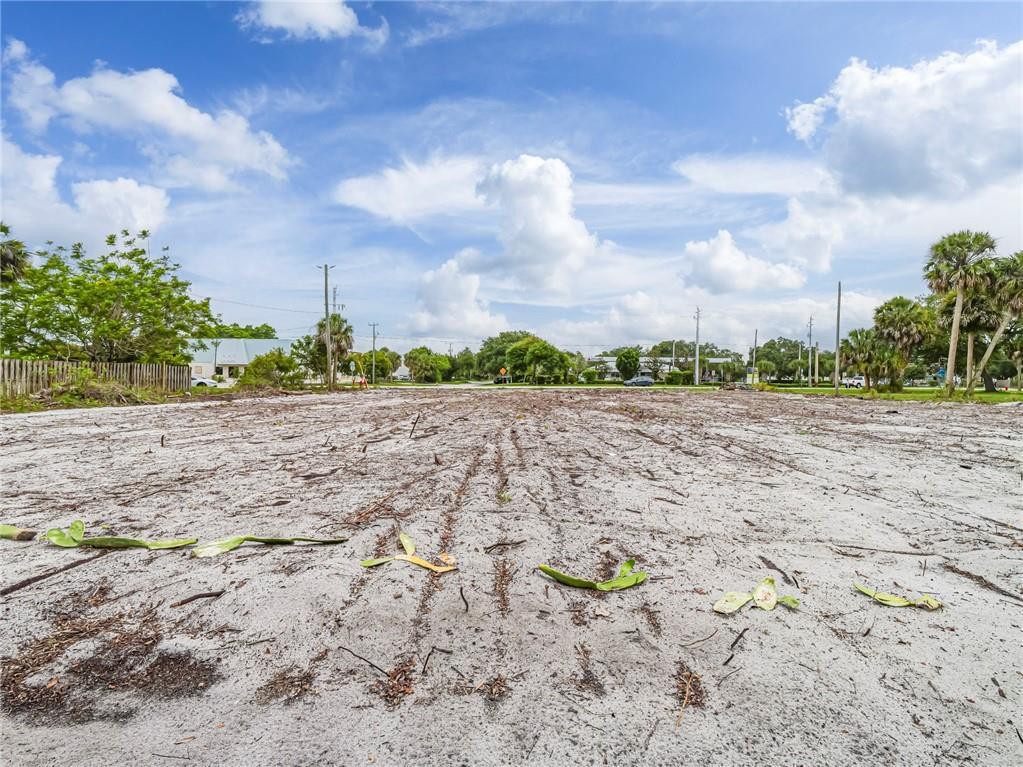 View details of listing 445 Old Dixie Highway, Vero Beach, FL 32962 Vero Beach with MLS#