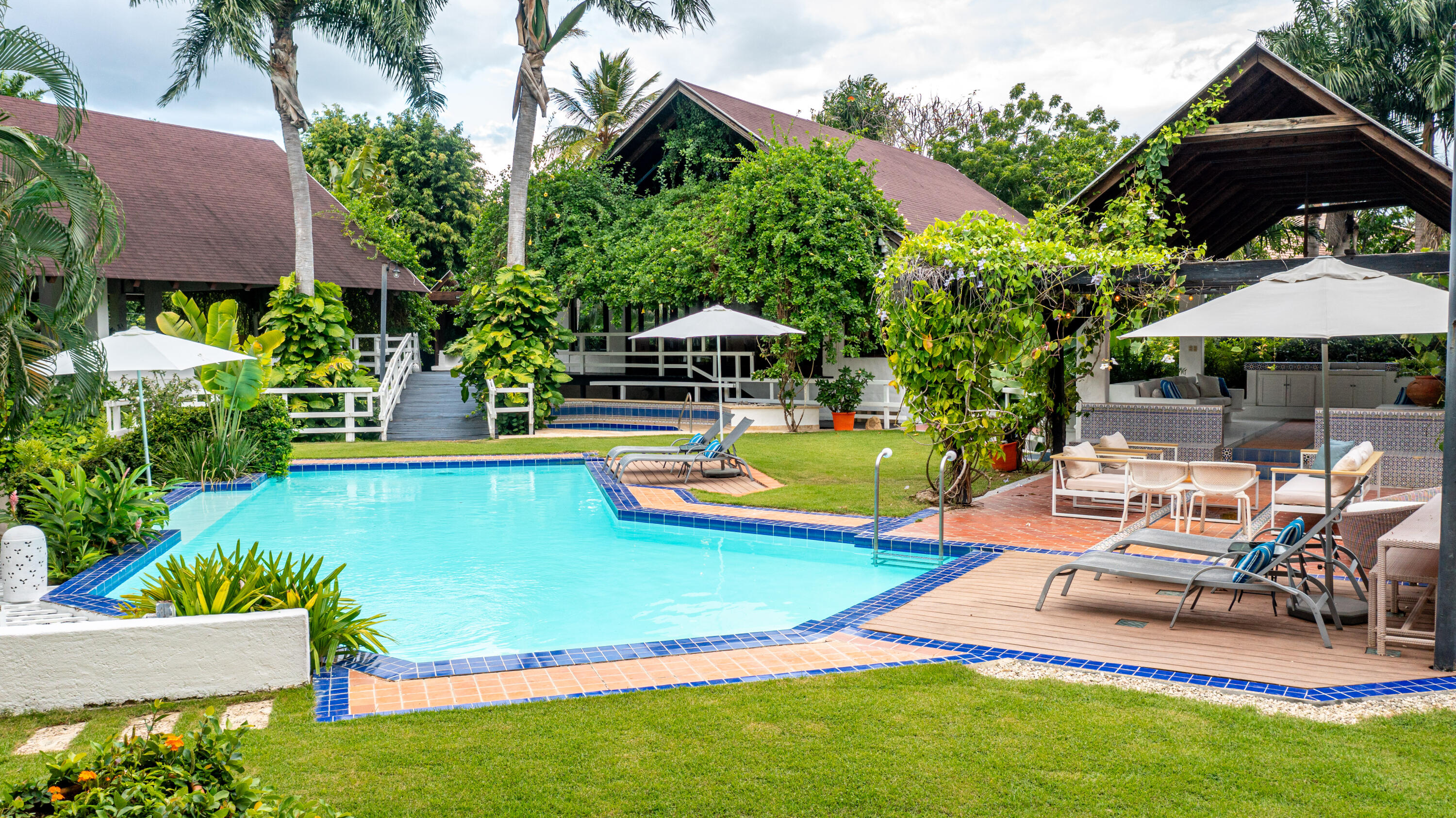 View details of listing 12 Bahia Minitas  with MLS# 