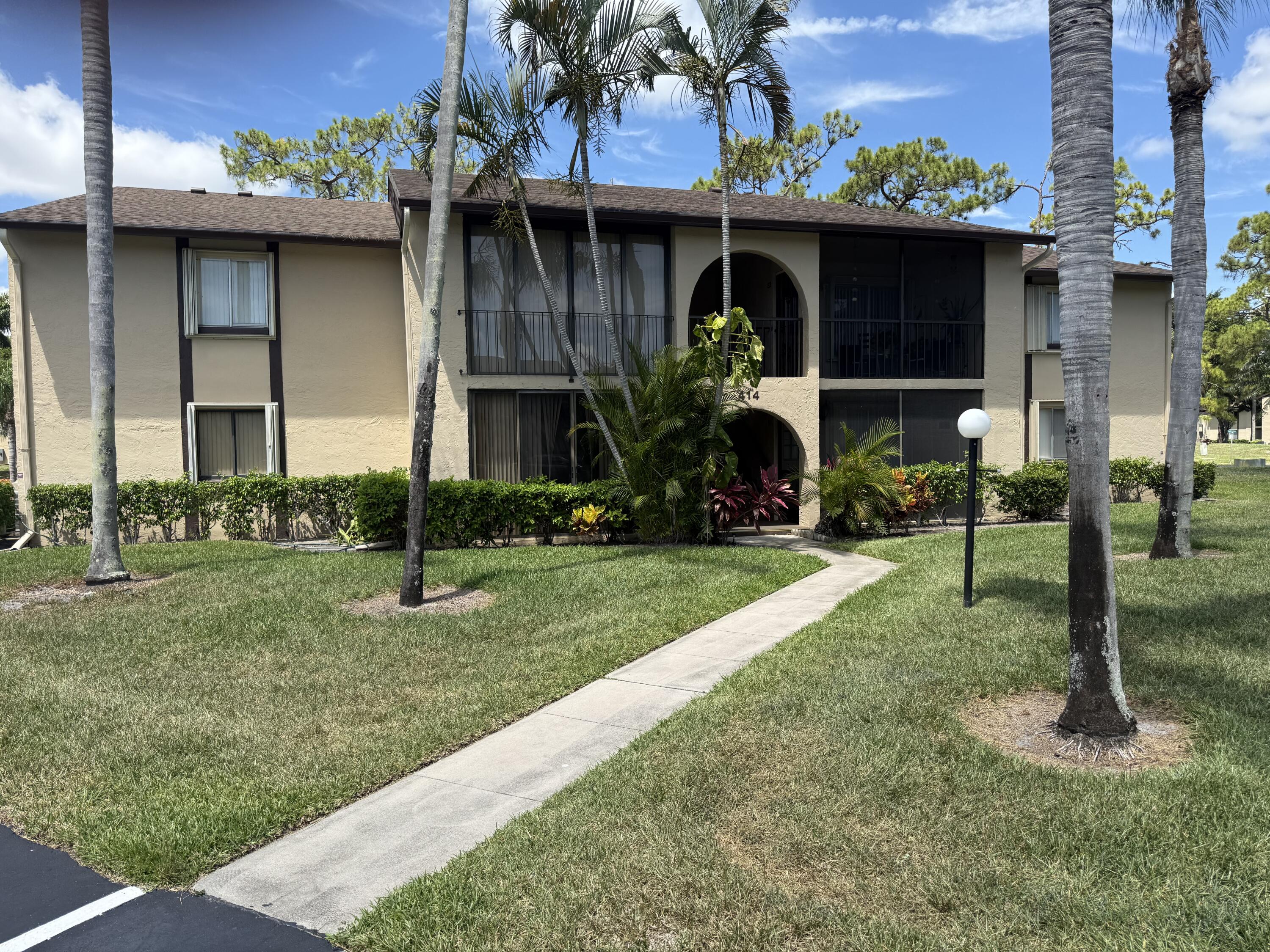 View details of listing 414 Pine Glen Lane B-1, Greenacres, FL 33463 Greenacres with MLS# 