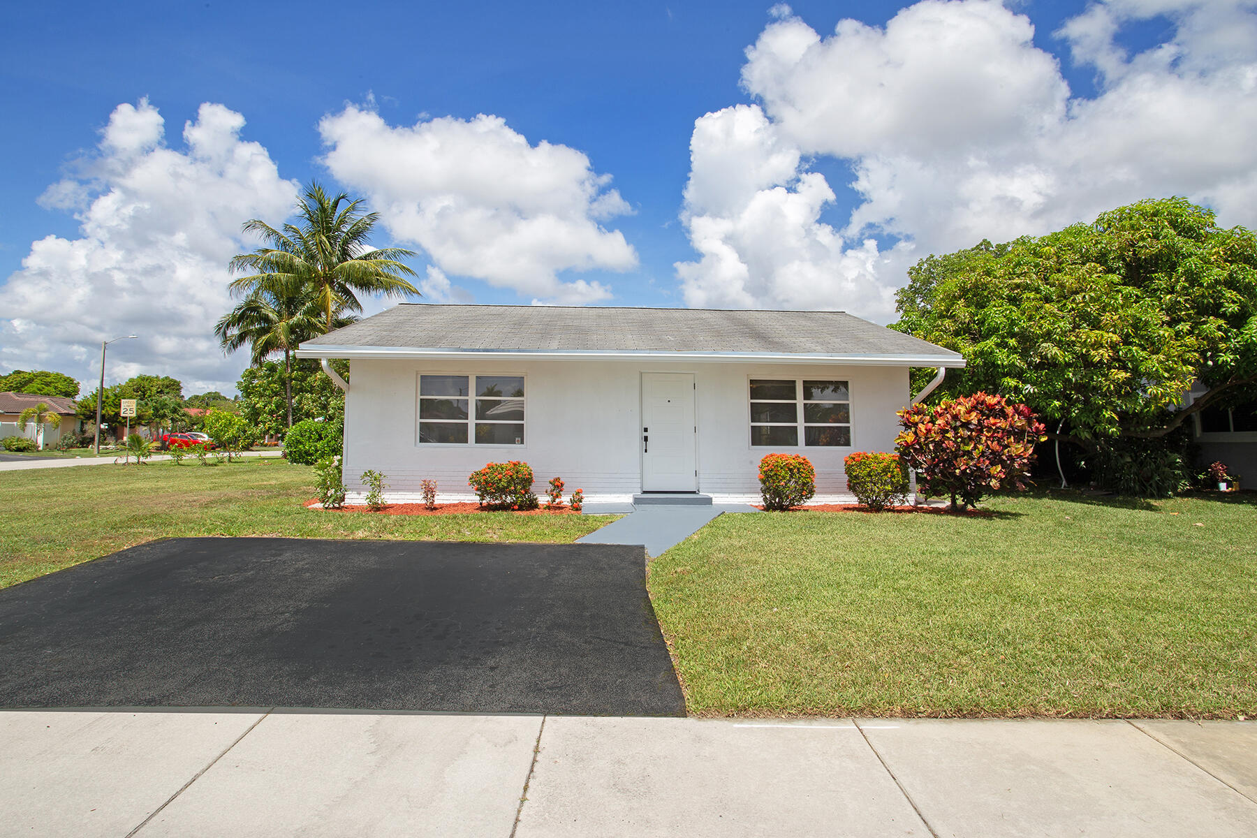 View details of listing 7609 NW 70 Avenue, Tamarac, FL 33321 Tamarac with MLS# 