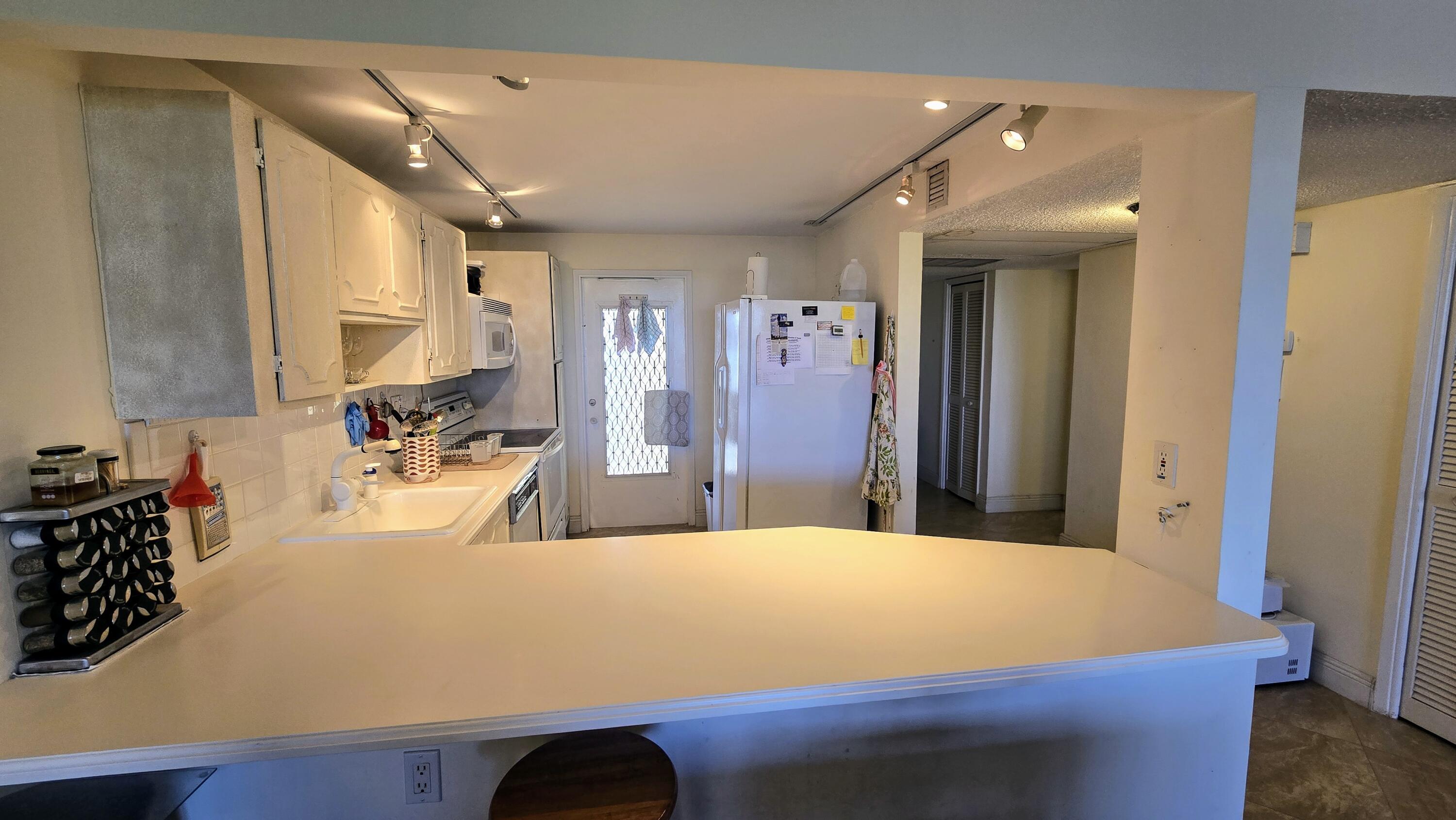 View details of listing 3100 N Course Lane 410, Pompano Beach, FL 33069 Pompano Beach with MLS# 