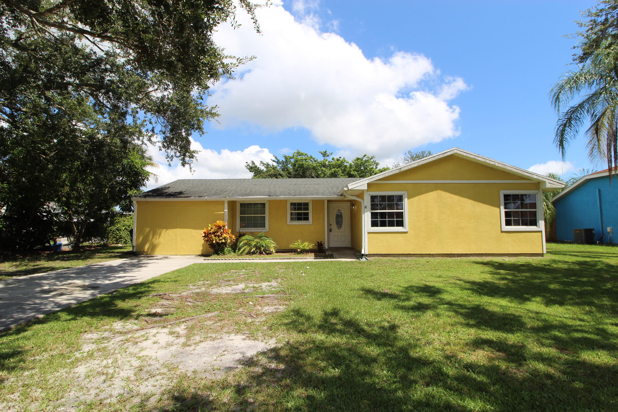 View details of listing 2022 SE West Dunbrooke Circle SE, Port St. Lucie, FL 34952 Port St. Lucie with MLS#