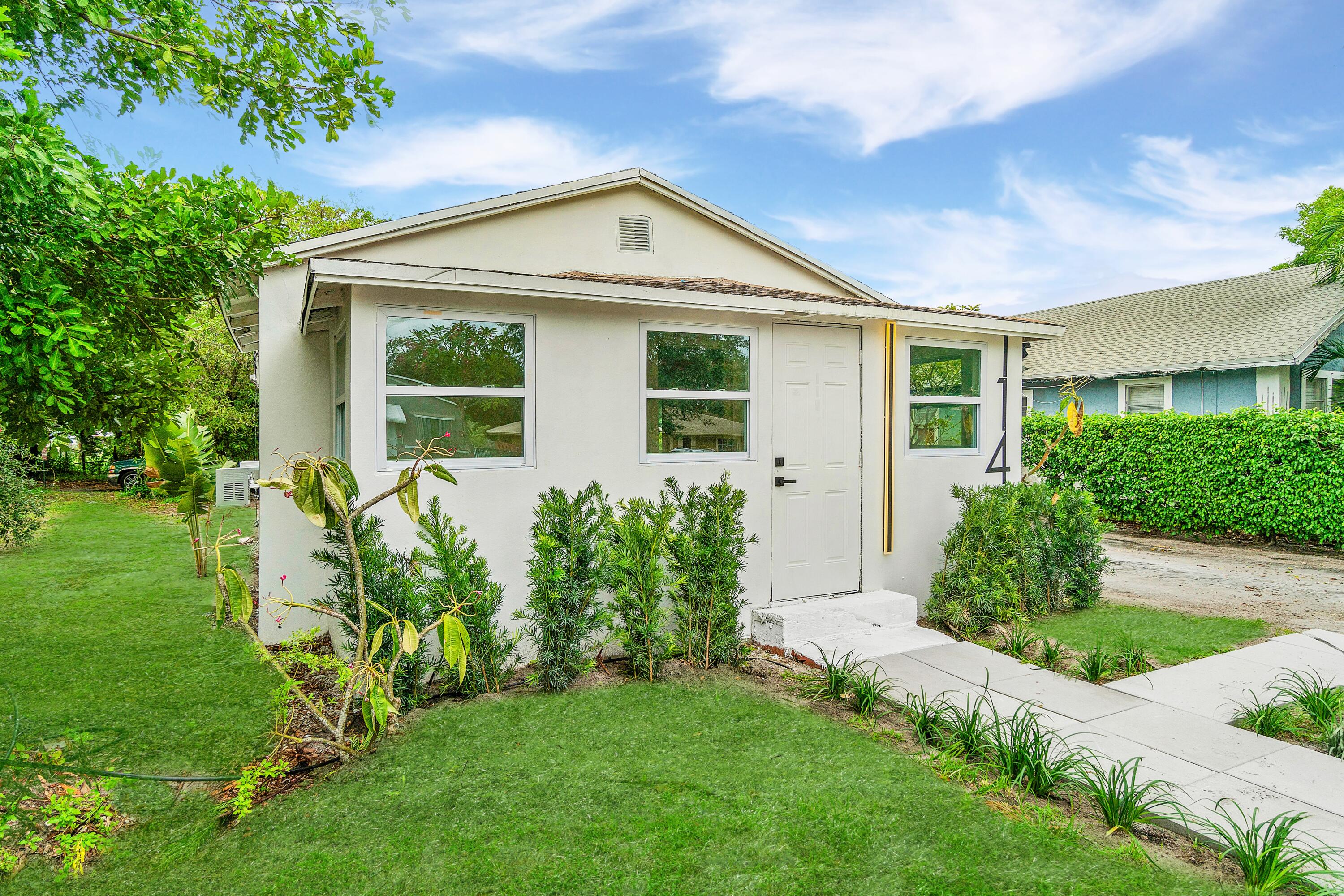 View details of listing 114 NW 10th Avenue, Delray Beach, FL 33444 Delray Beach with MLS#