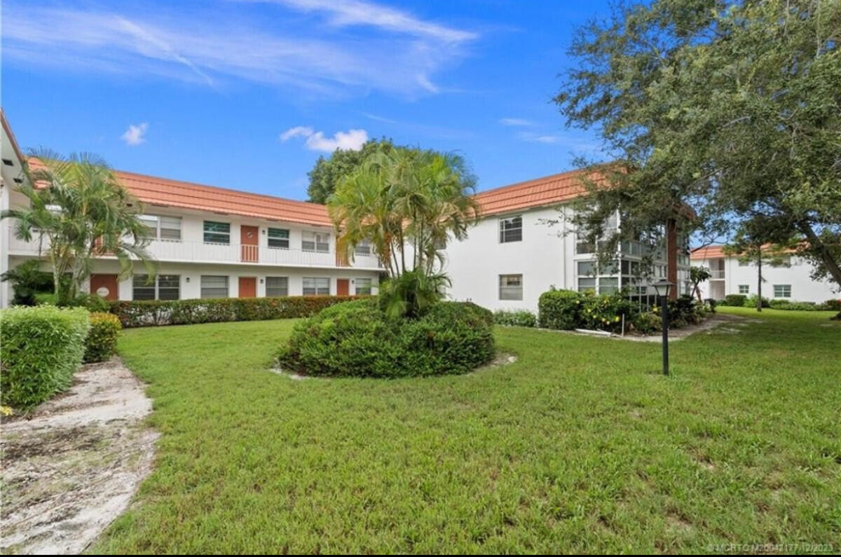 View details of listing 2600 SE Ocean Boulevard B7, Stuart, FL 34996 Stuart with MLS#