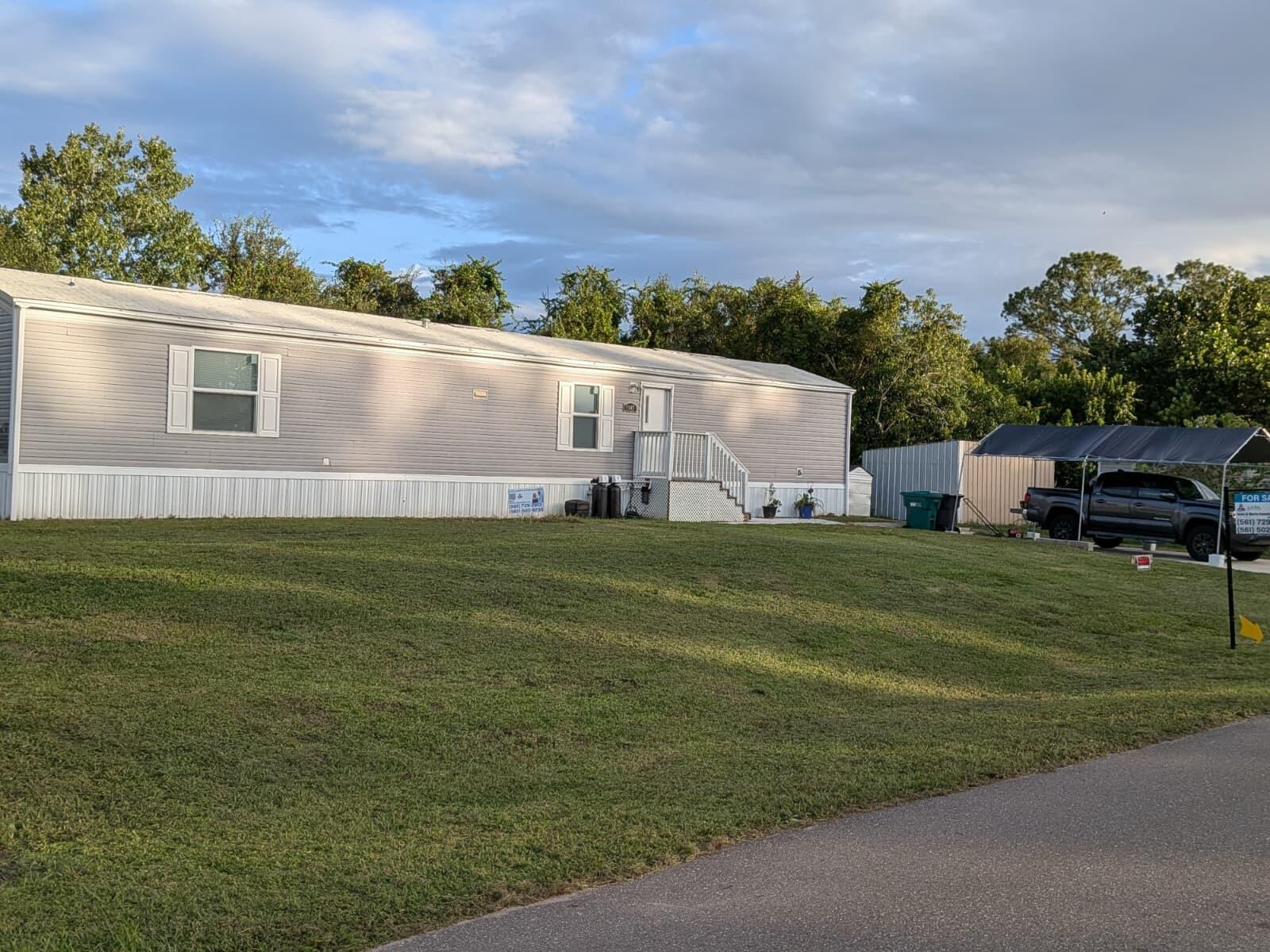 View details of listing 5945 SE 95th Trail Trail, Okeechobee, FL 34974 Okeechobee with MLS# 