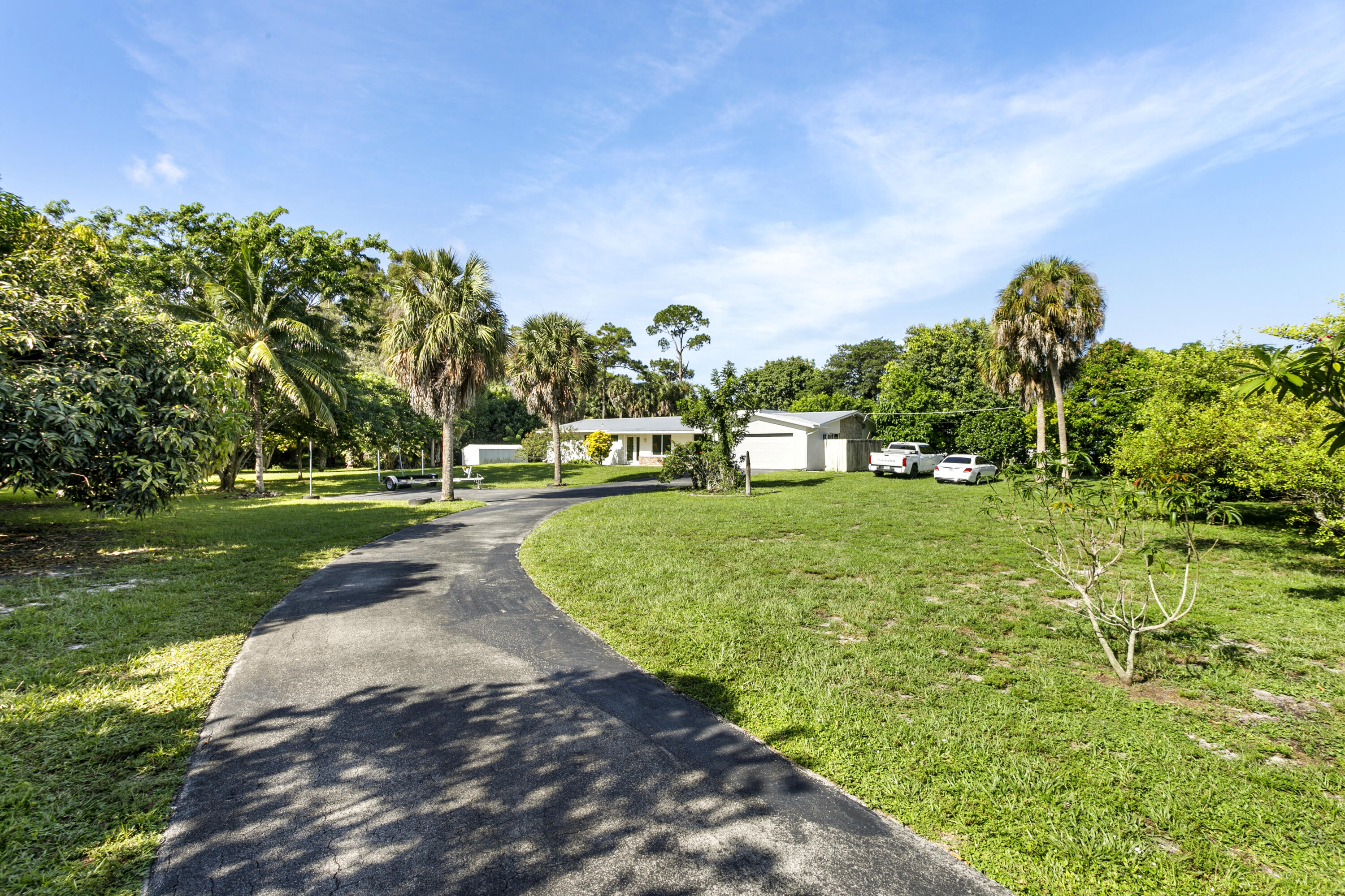 View details of listing 5200 Club Road, Haverhill, FL 33415 Haverhill with MLS#