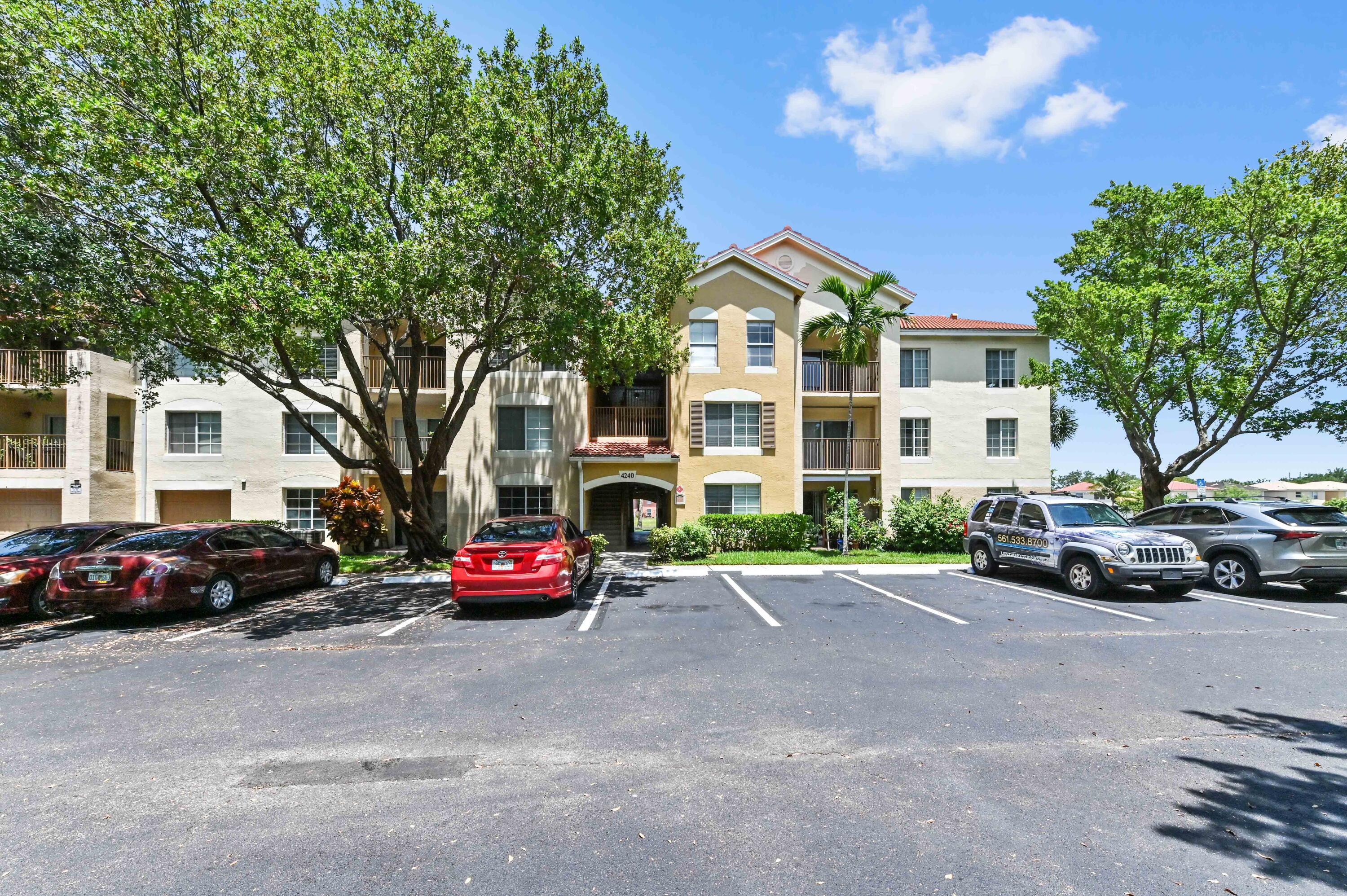 View details of listing 4240 San Marino Boulevard 108, West Palm Beach, FL 33409 West Palm Beach with MLS# 