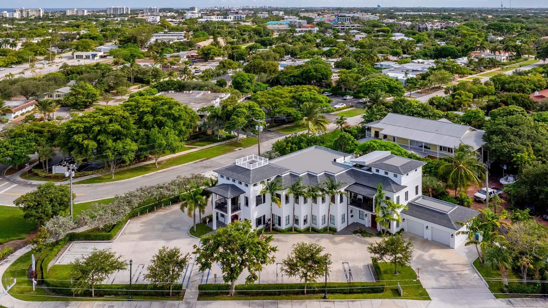 View details of listing 230 George Bush Boulevard, Delray Beach, FL 33444 Delray Beach with MLS#