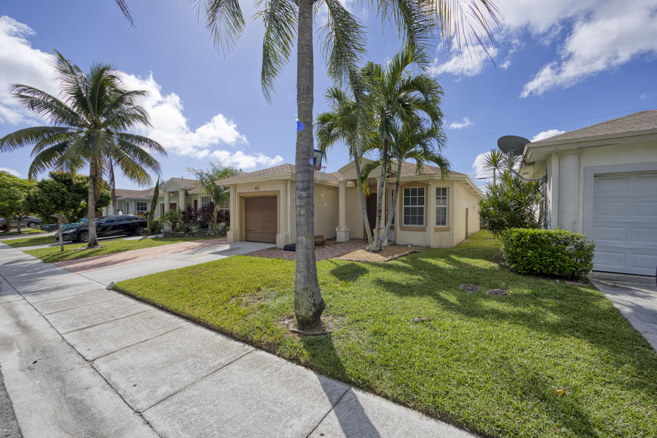 View details of listing 416 Circle Drive S, Boynton Beach, FL 33435 Boynton Beach with MLS#