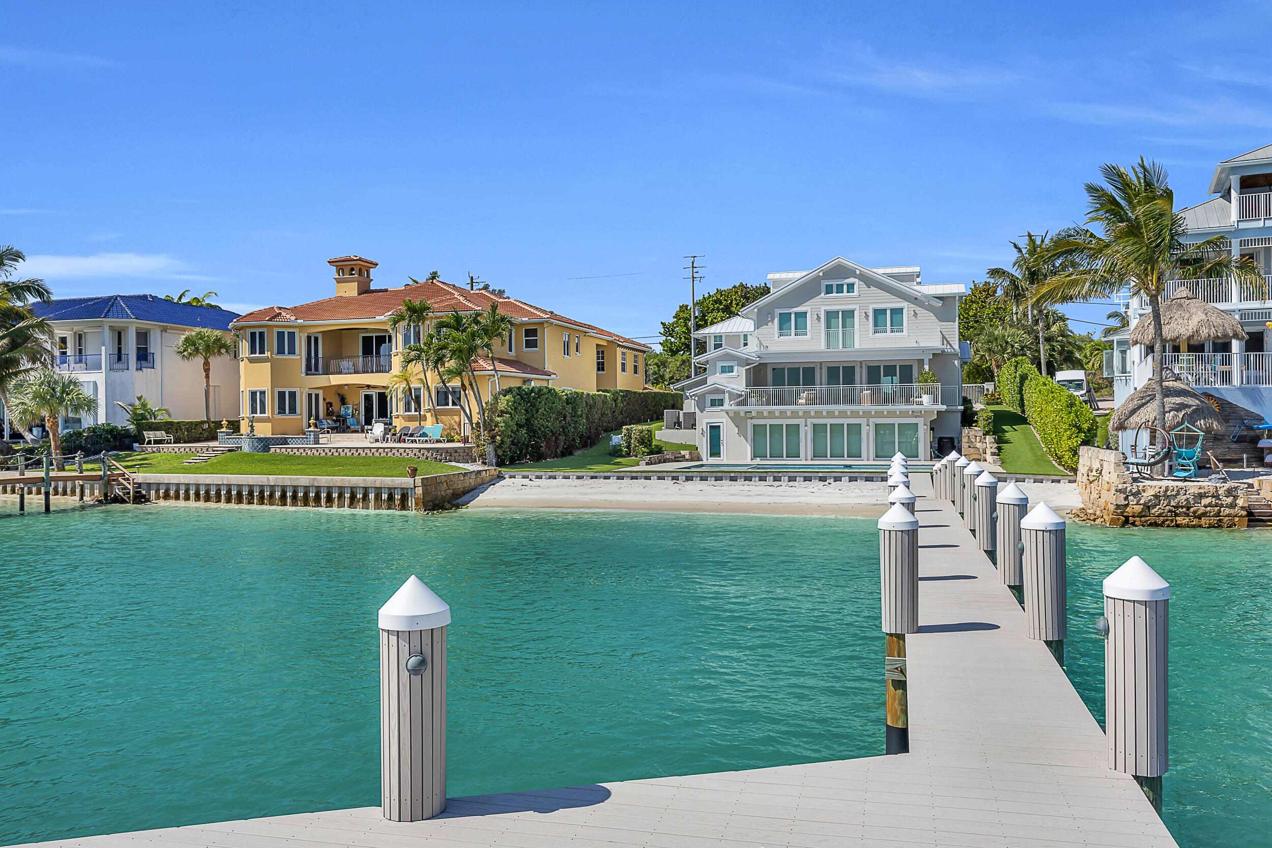 View details of listing 18119 SE Federal Highway, Jupiter, FL 33469 Jupiter with MLS#