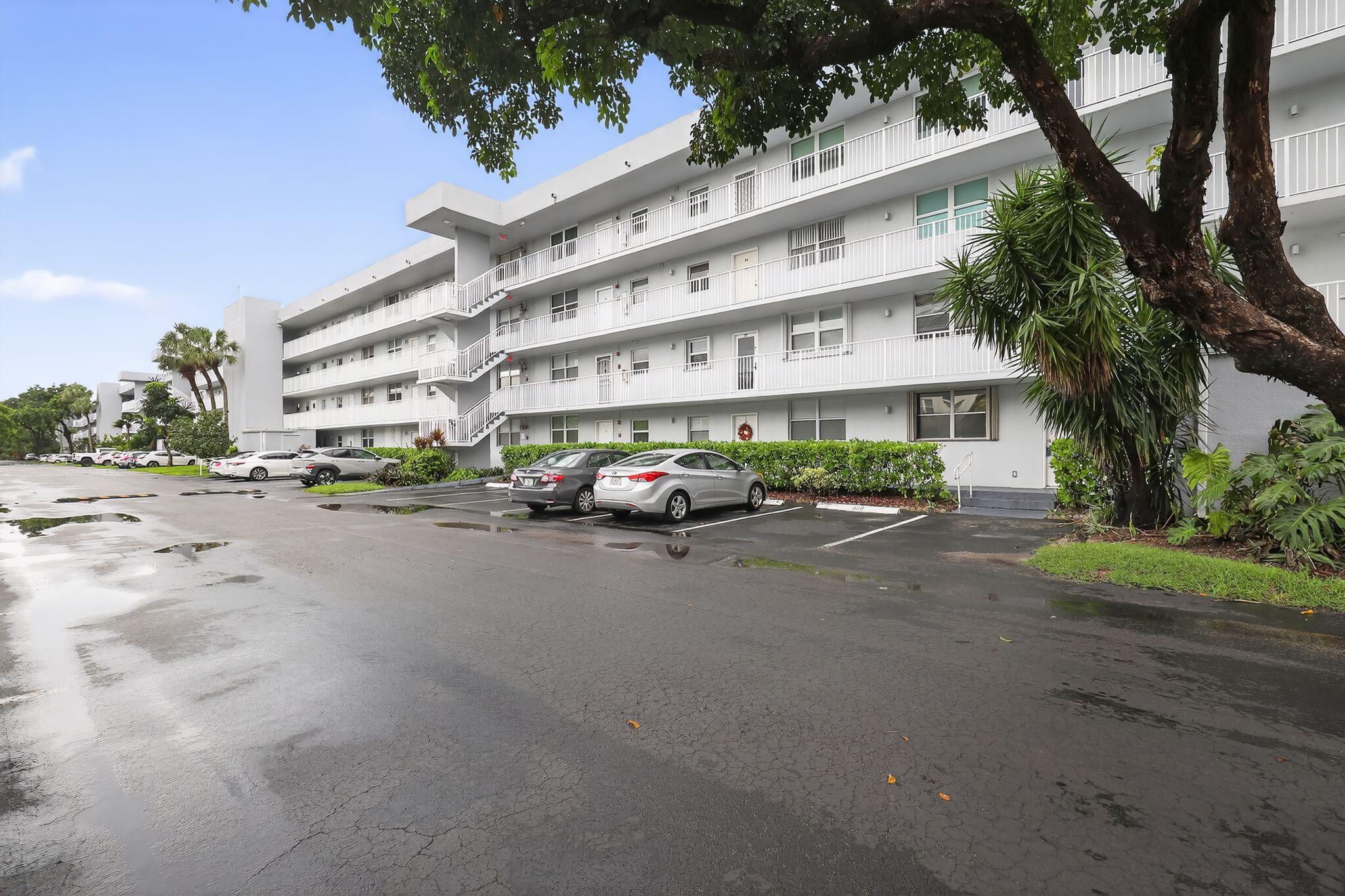 View details of listing 111 Royal Park Drive 4a, Oakland Park, FL 33309 Oakland Park with MLS#