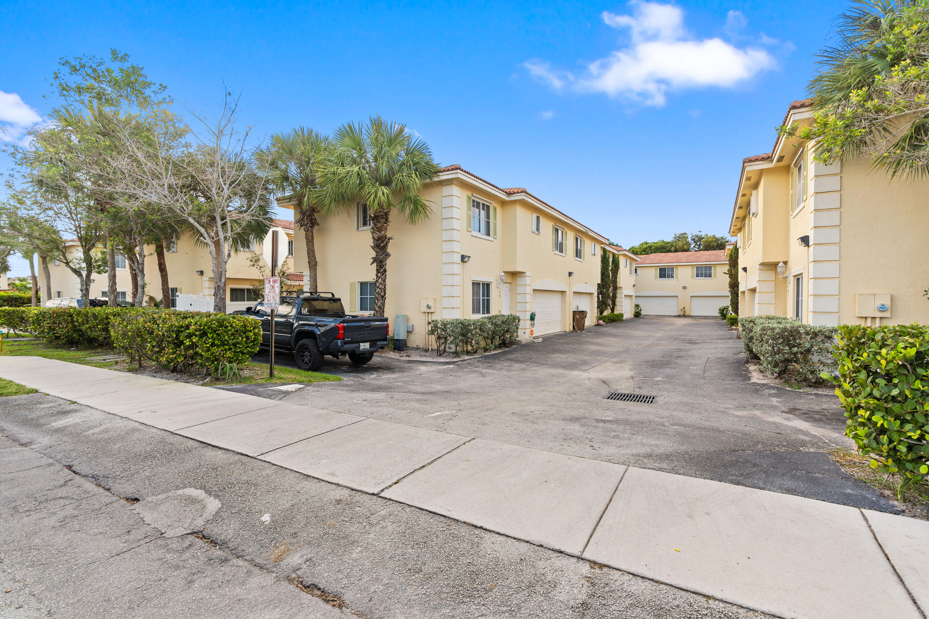 View details of listing 176 SE 2nd Street SE, Deerfield Beach, FL 33441 Deerfield Beach with MLS#