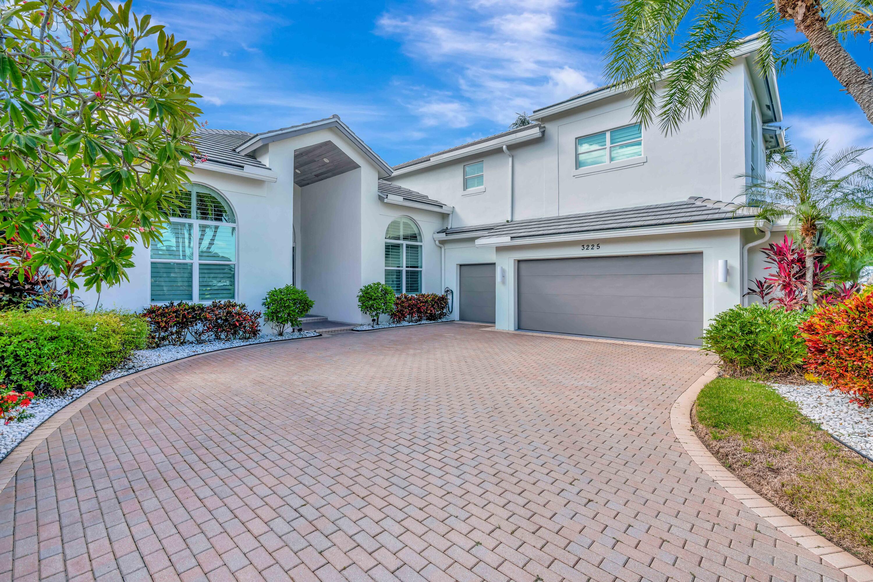 View details of listing 3225 SE Braemar Way, Port St. Lucie, FL 34952 Port St. Lucie with MLS#