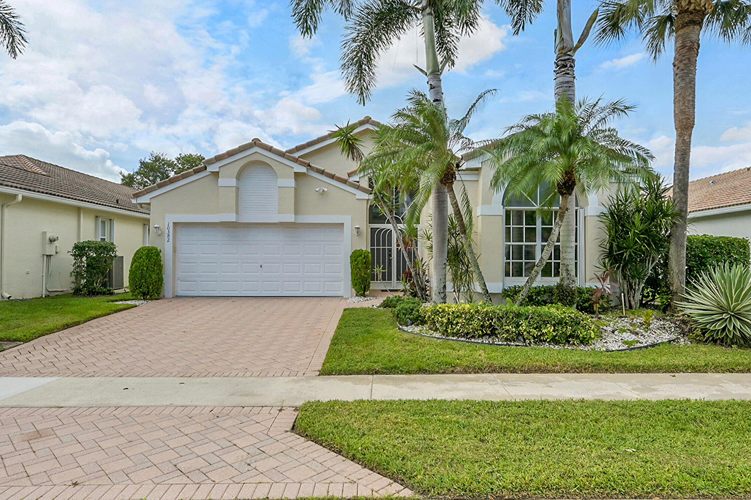 View details of listing 10382 Utopia Circle E, Boynton Beach, FL 33437 Boynton Beach with MLS#