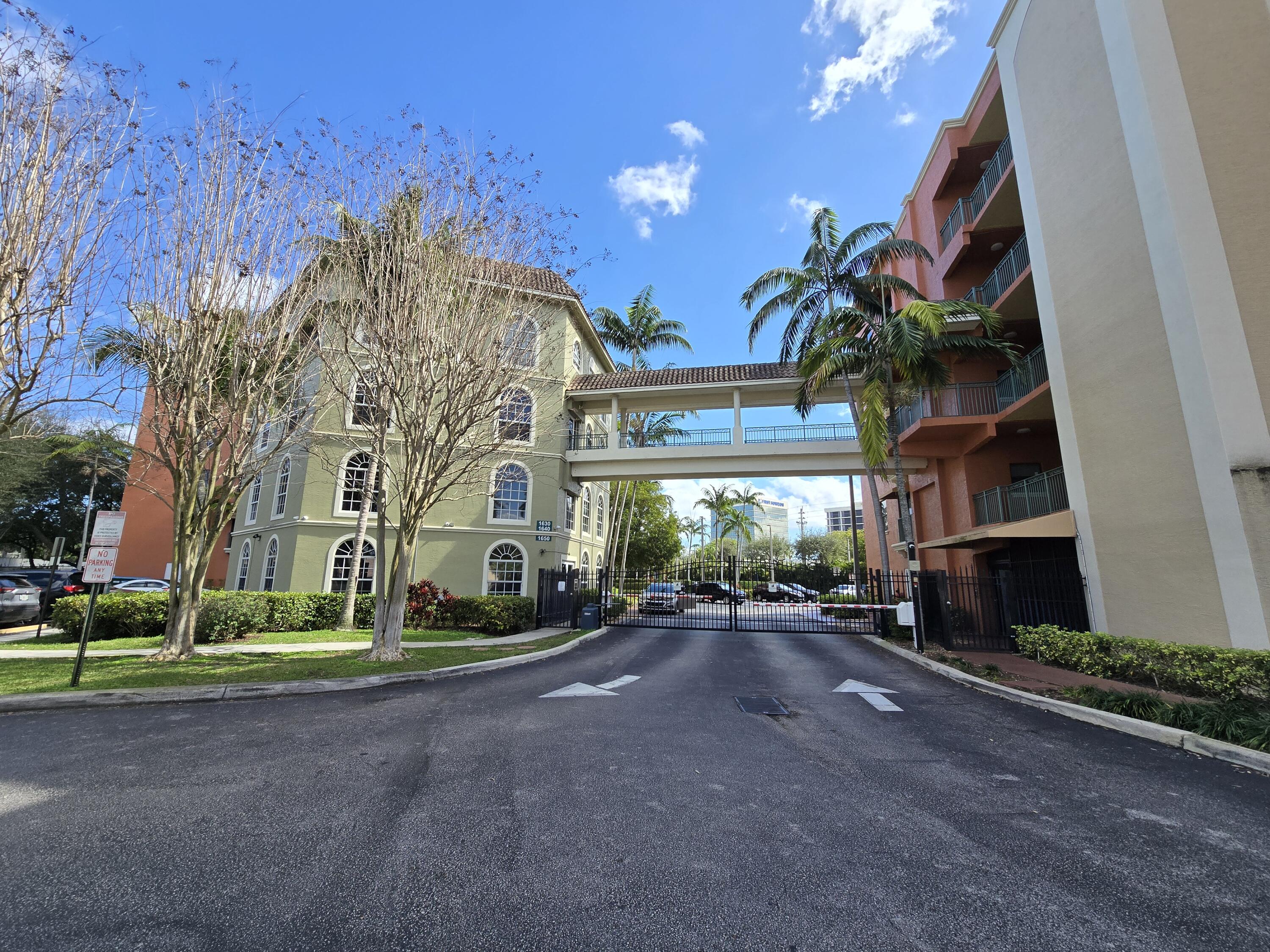 View details of listing 1640 Presidential Way 403, West Palm Beach, FL 33401 West Palm Beach with MLS#