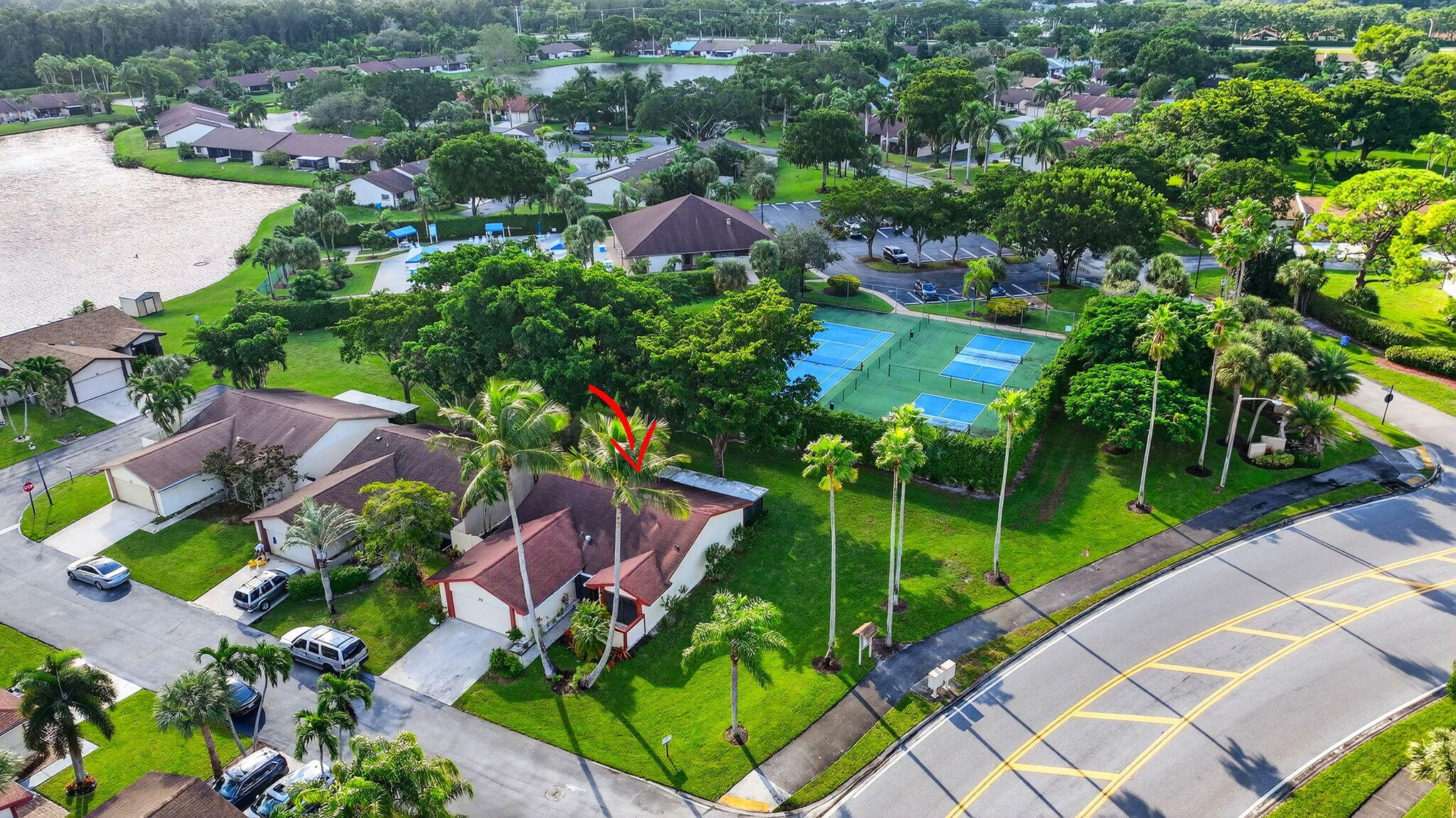 View details of listing 29 FAWLKLAND Circle, Boynton Beach, FL 33426 Boynton Beach with MLS#