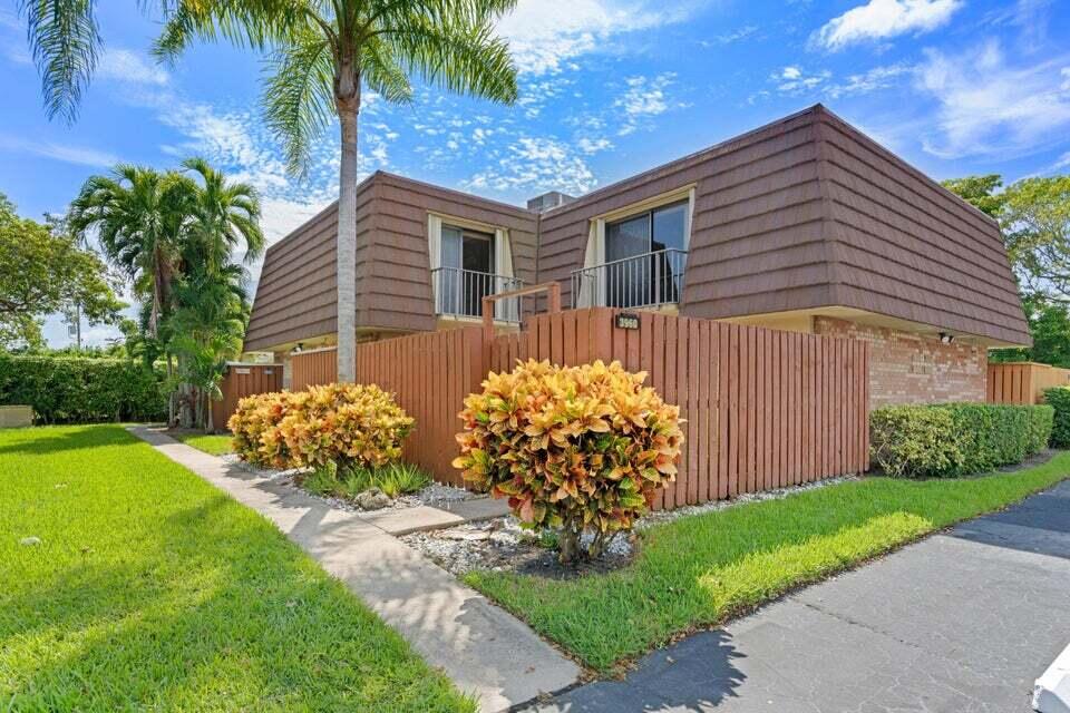 View details of listing 3960 August Drive, Lake Worth, FL 33461 Lake Worth with MLS# 