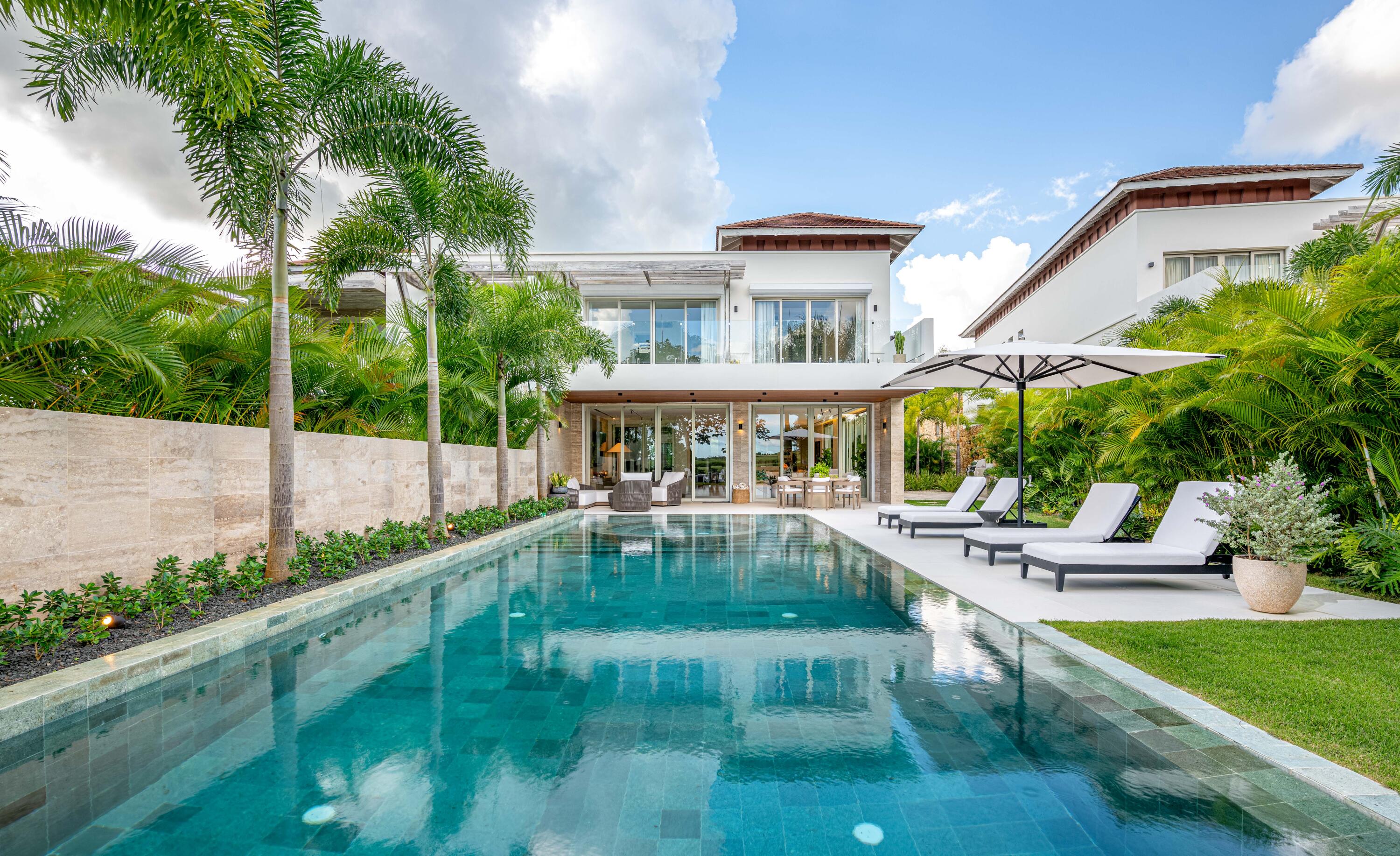 View details of listing 10 Los Altos Villa  with MLS# 