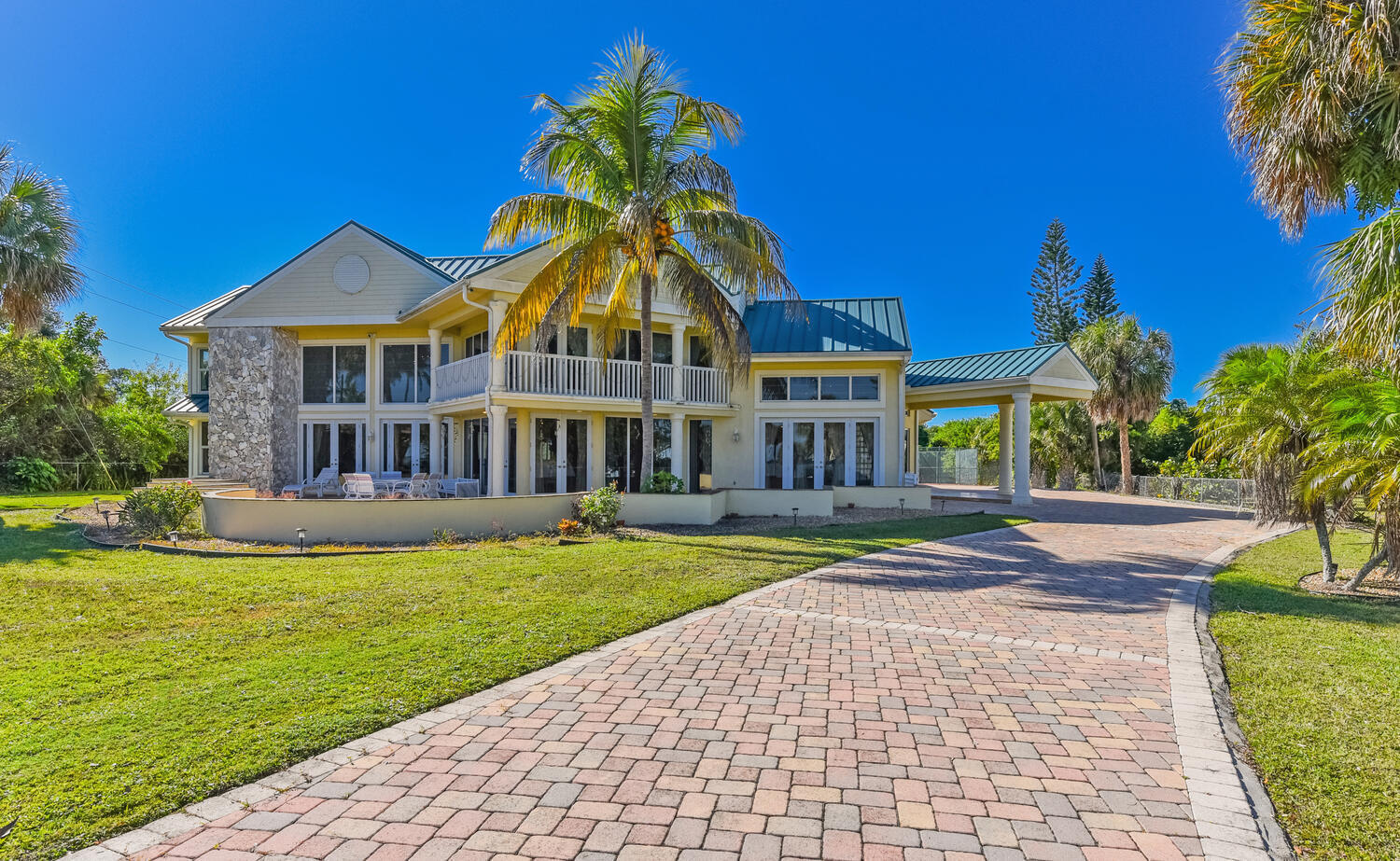 View details of listing 3343 S Indian River Drive, Fort Pierce, FL 34982 Fort Pierce with MLS#