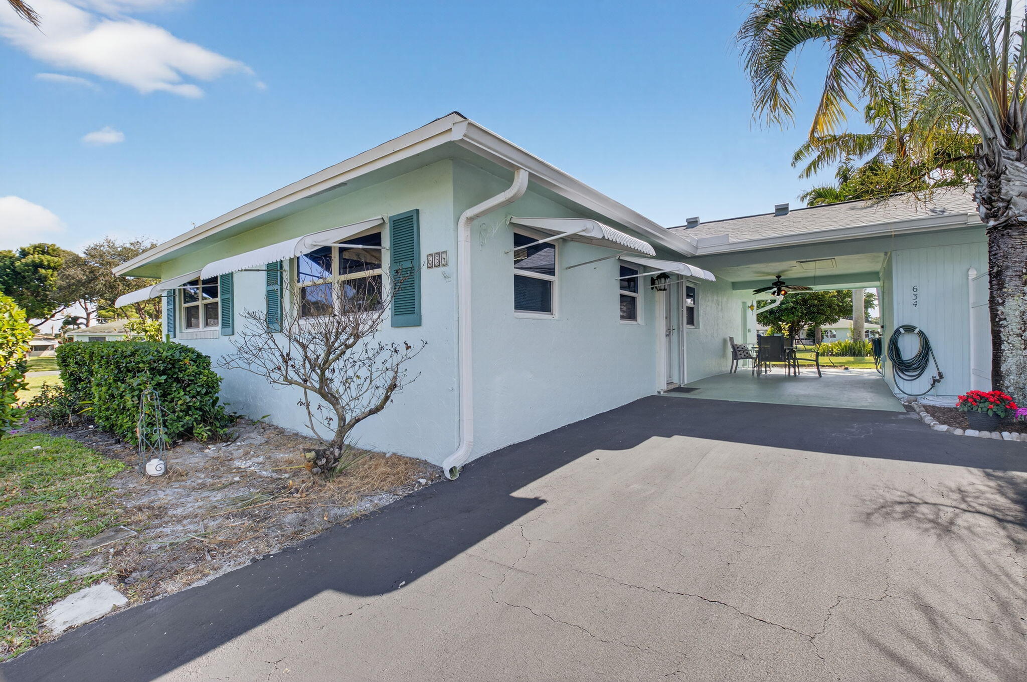 View details of listing 634 Hummingbird Lane, Delray Beach, FL 33445 Delray Beach with MLS#