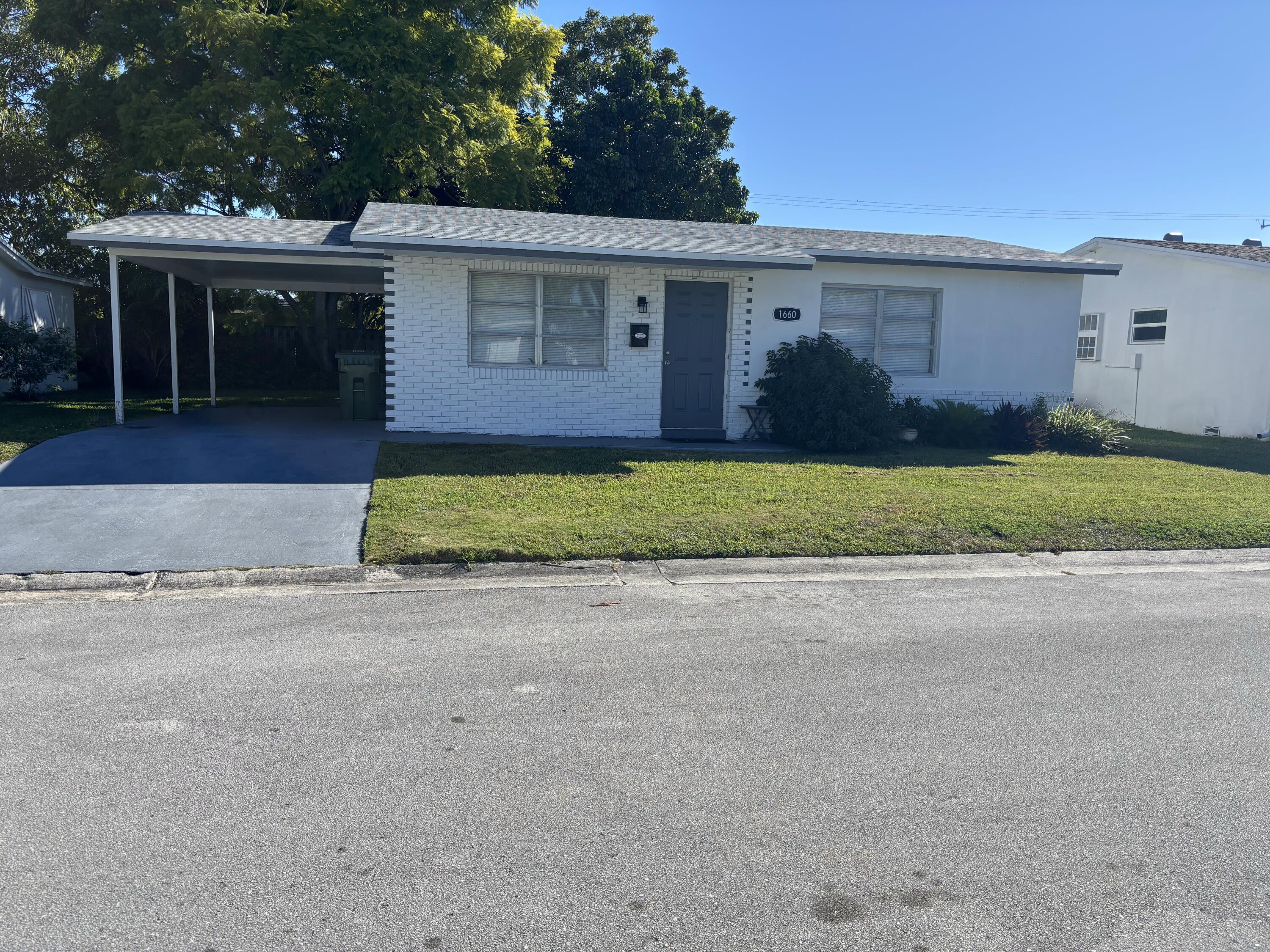 View details of listing 1660 NW 66th Terrace, Margate, FL 33063 Margate with MLS# 