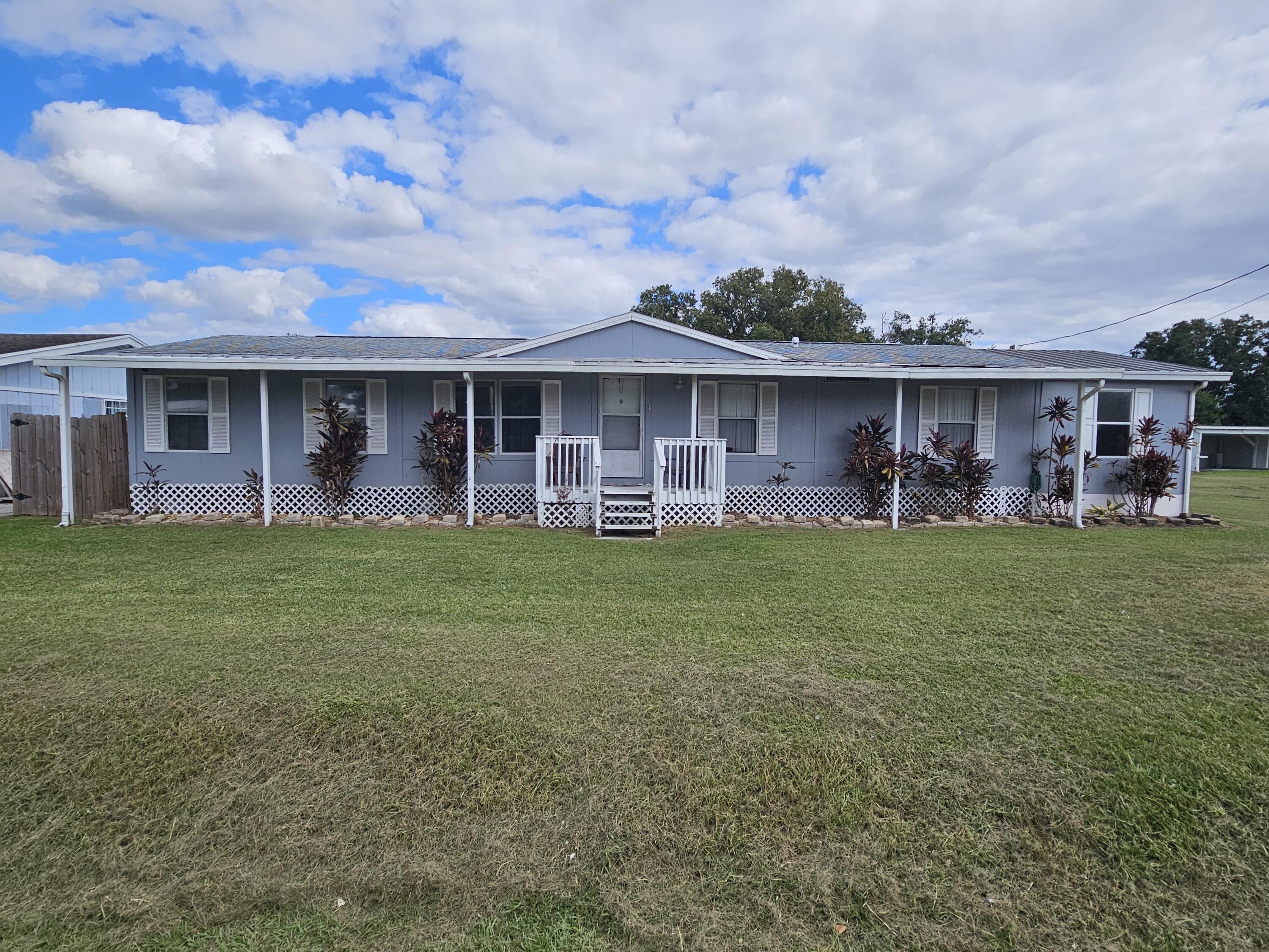 View details of listing 3222 SE 34th Avenue, Okeechobee, FL 34974 Okeechobee with MLS# 