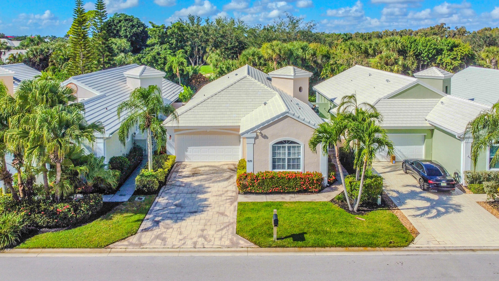 View details of listing 1019 Lytham Court, West Palm Beach, FL 33411 West Palm Beach with MLS# 