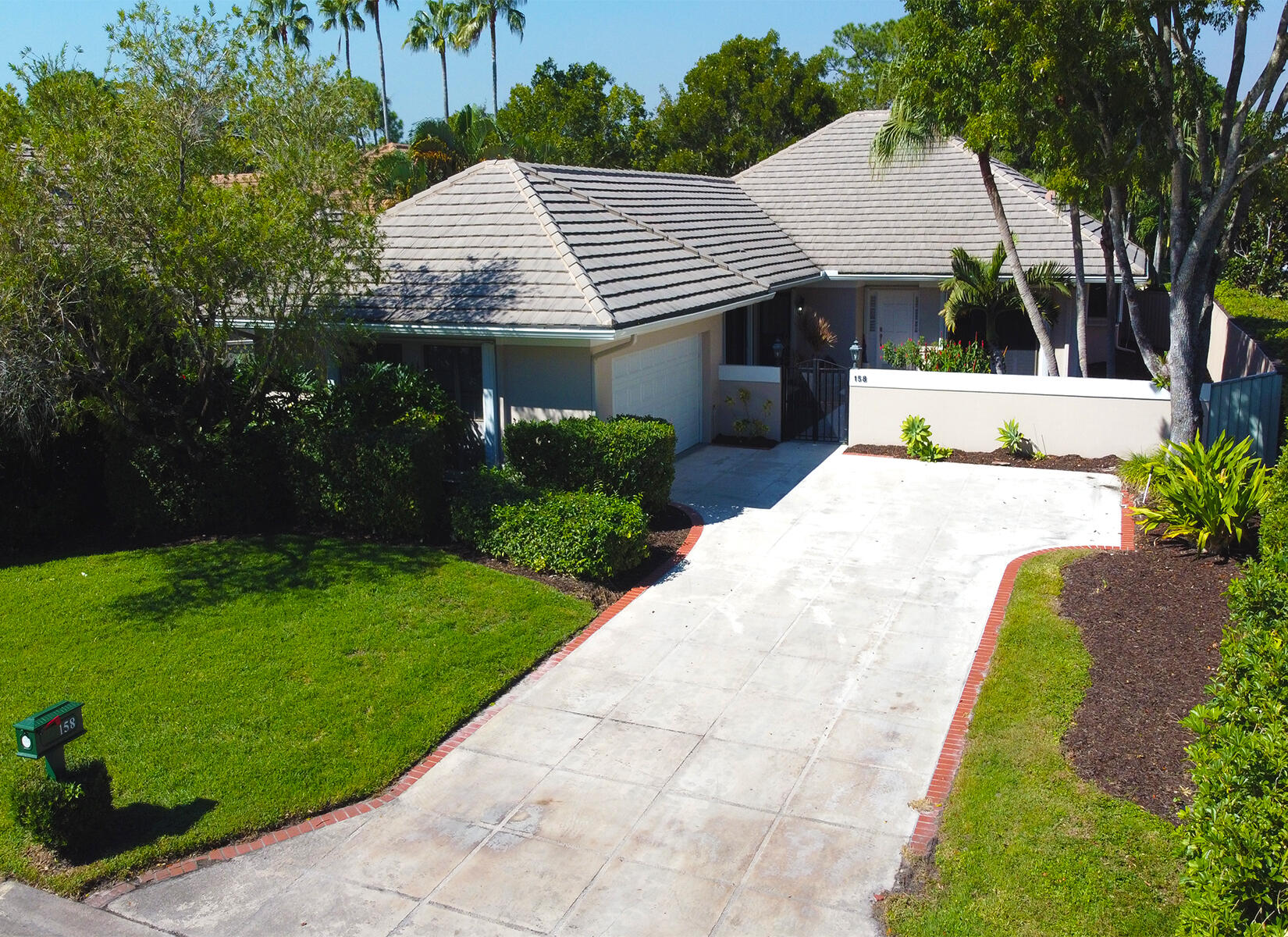 View details of listing 158 Coventry Place, Palm Beach Gardens, FL 33418 Palm Beach Gardens with MLS# 