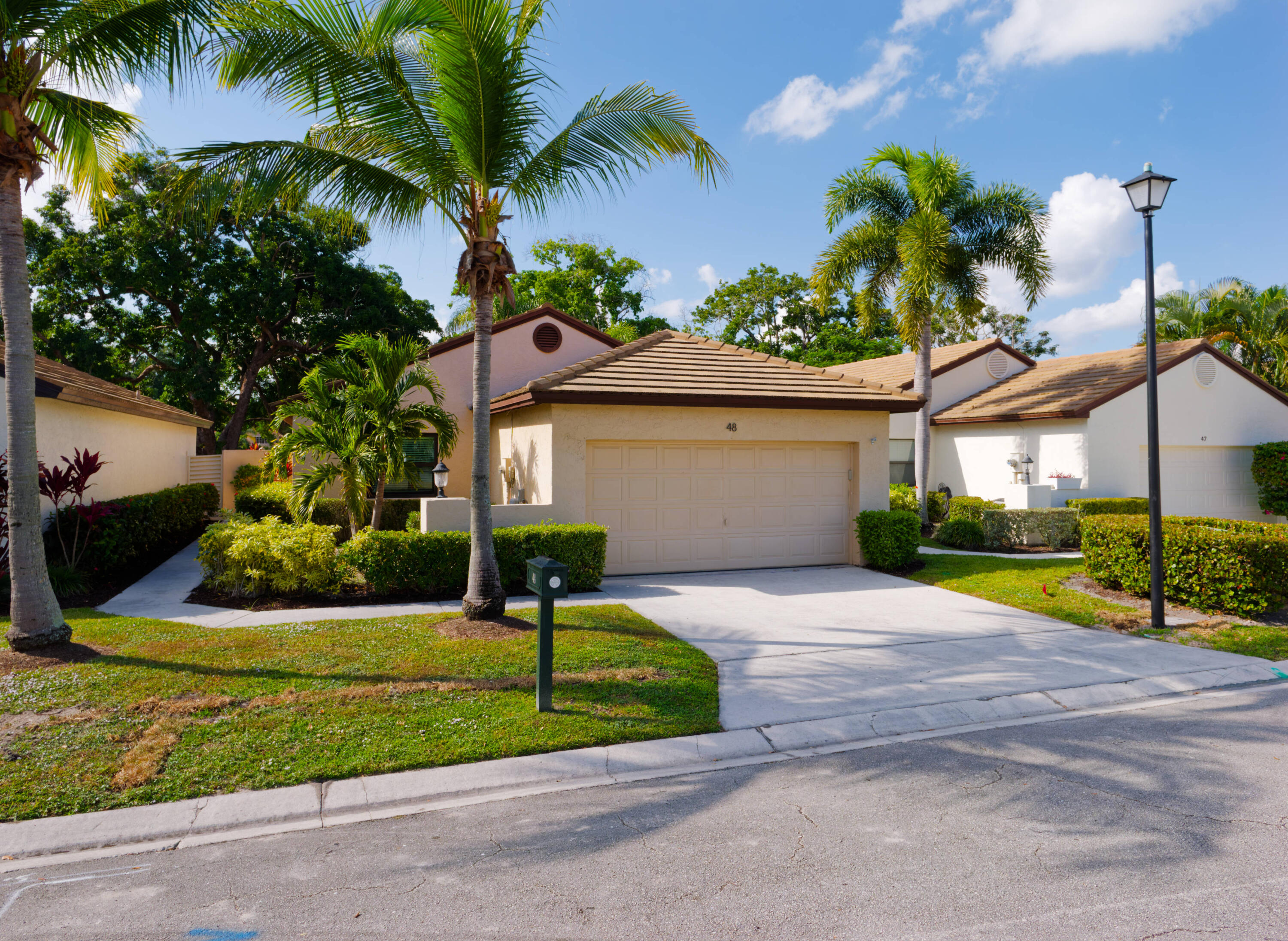View details of listing 48 Ironwood Way N, Palm Beach Gardens, FL 33418 Palm Beach Gardens with MLS# 