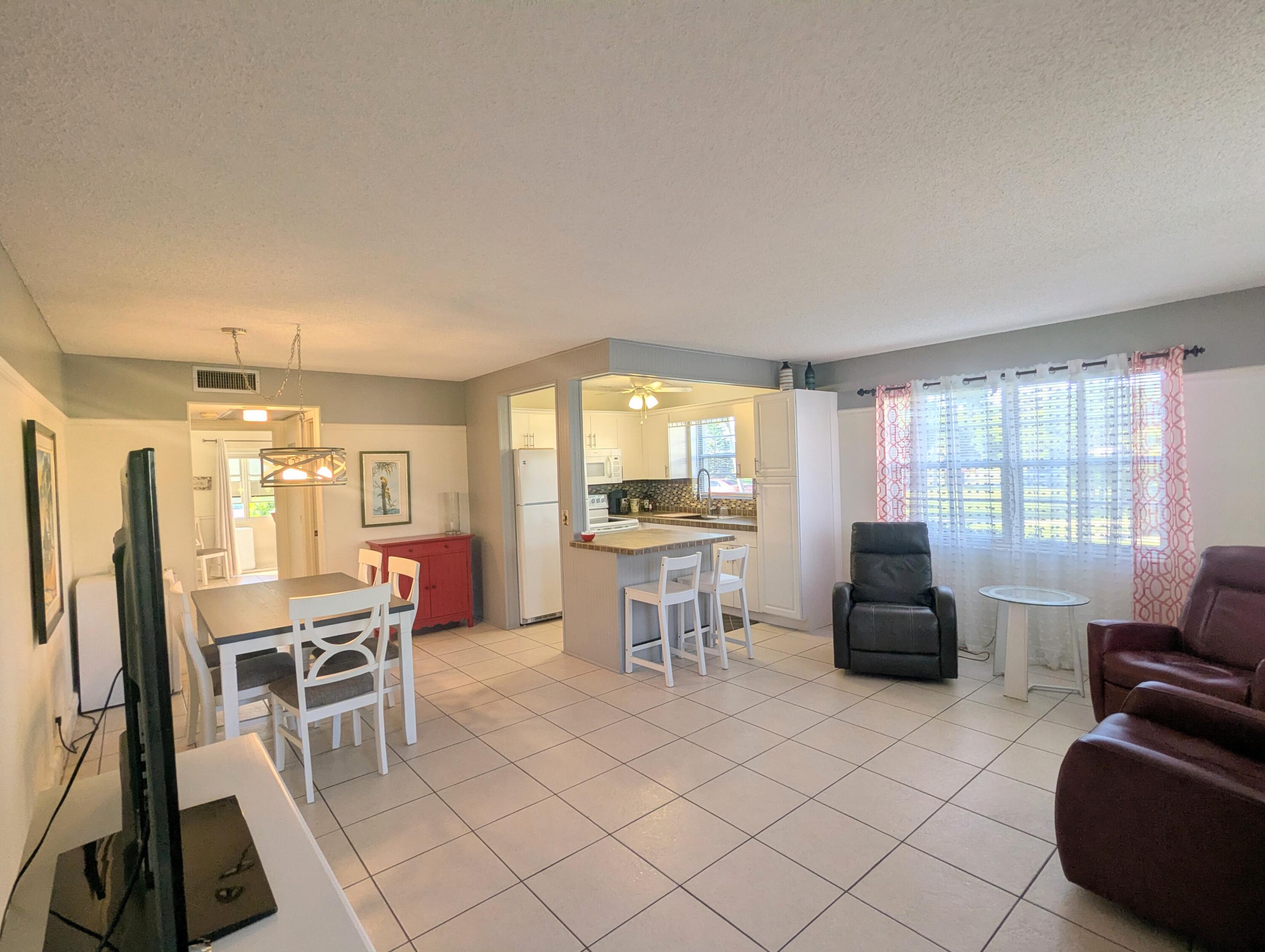 Listing  76 Dorchester D, West Palm Beach, FL 33417, West Palm Beach, FL 33417