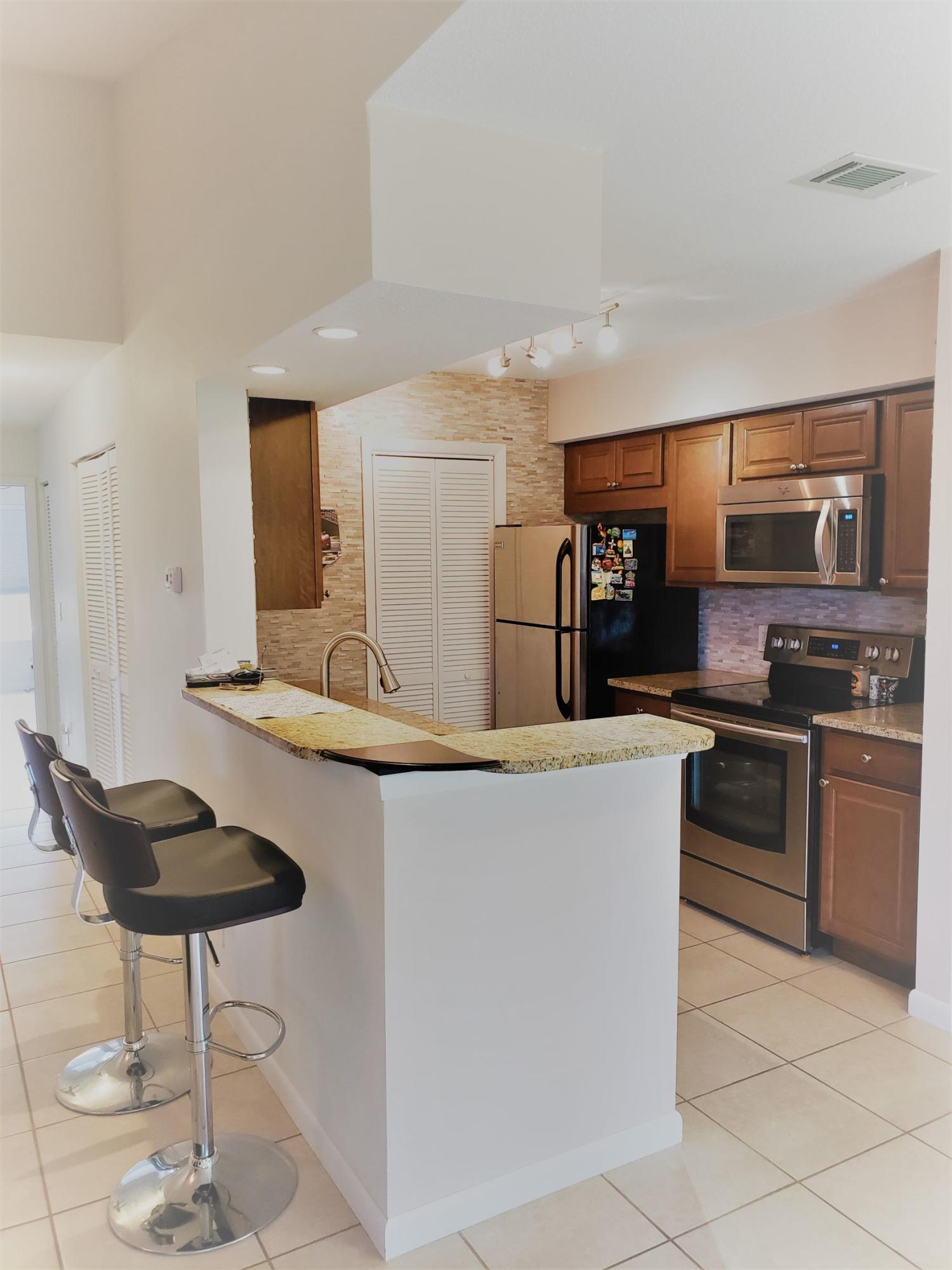 View details of listing 815 W Boynton Beach Boulevard 15-204, Boynton Beach, FL 33426 Boynton Beach with MLS#