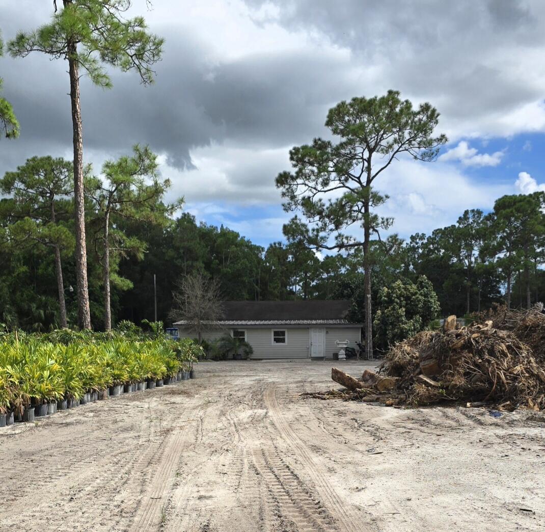 View details of listing 15720 Okeechobee Boulevard, Loxahatchee Groves, FL 33470 Loxahatchee Groves with MLS#