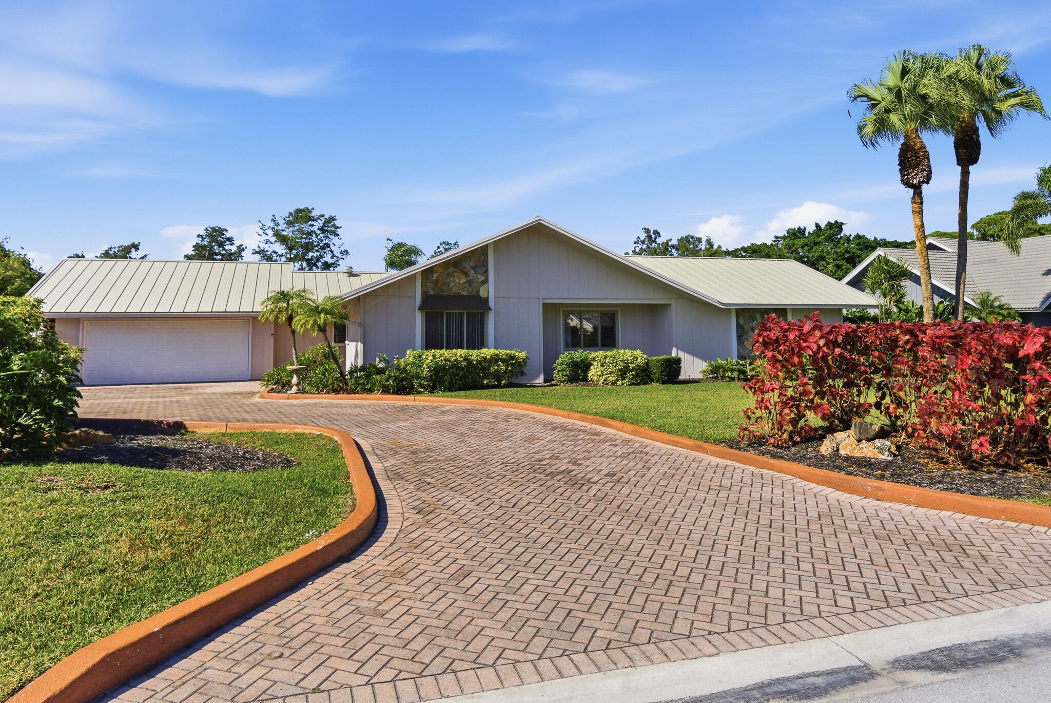 View details of listing 5151 SE Burning Tree Circle, Stuart, FL 34997 Stuart with MLS# 