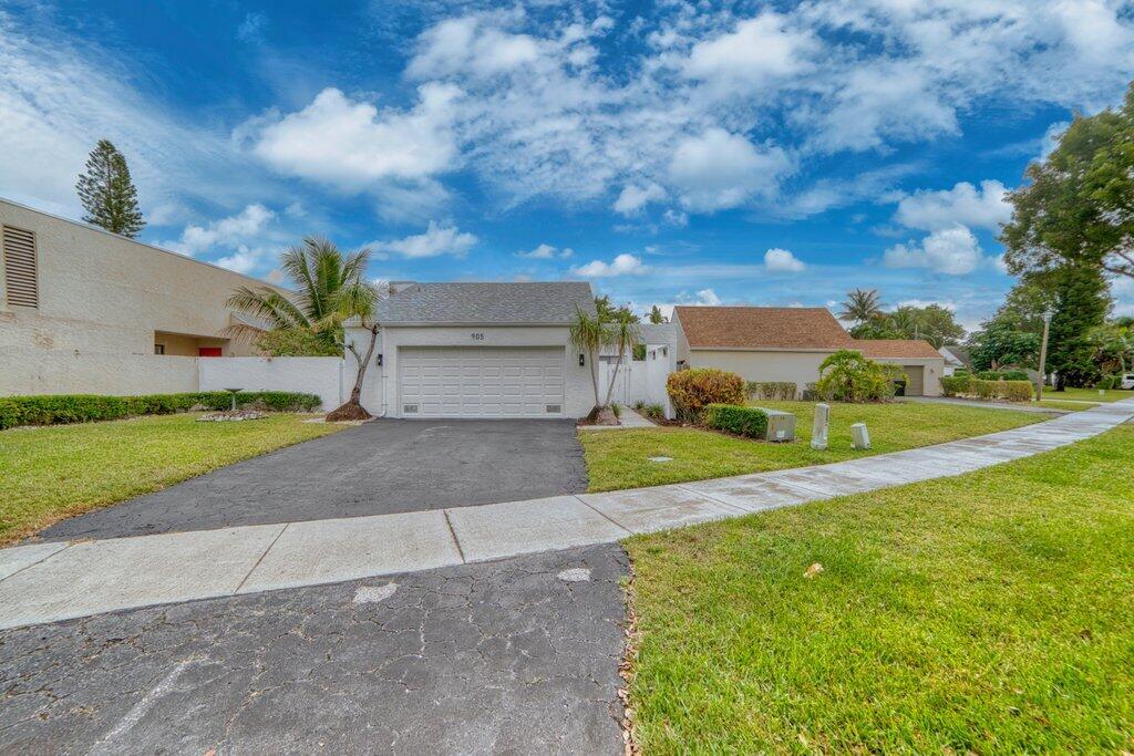View details of listing 905 NW 22nd Avenue, Delray Beach, FL 33445 Delray Beach with MLS# 