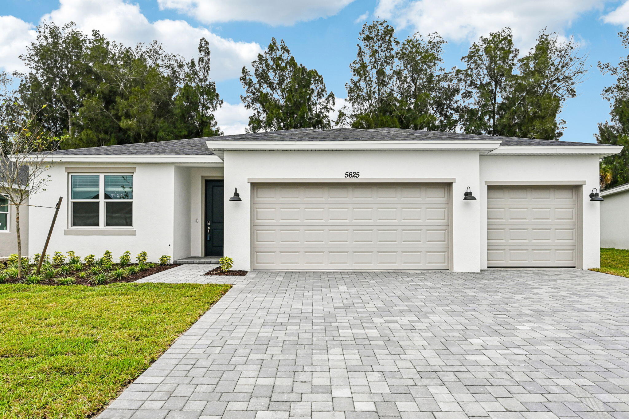 View details of listing 5625 Hampton Park Circle, Vero Beach, FL 32966 Vero Beach with MLS# 
