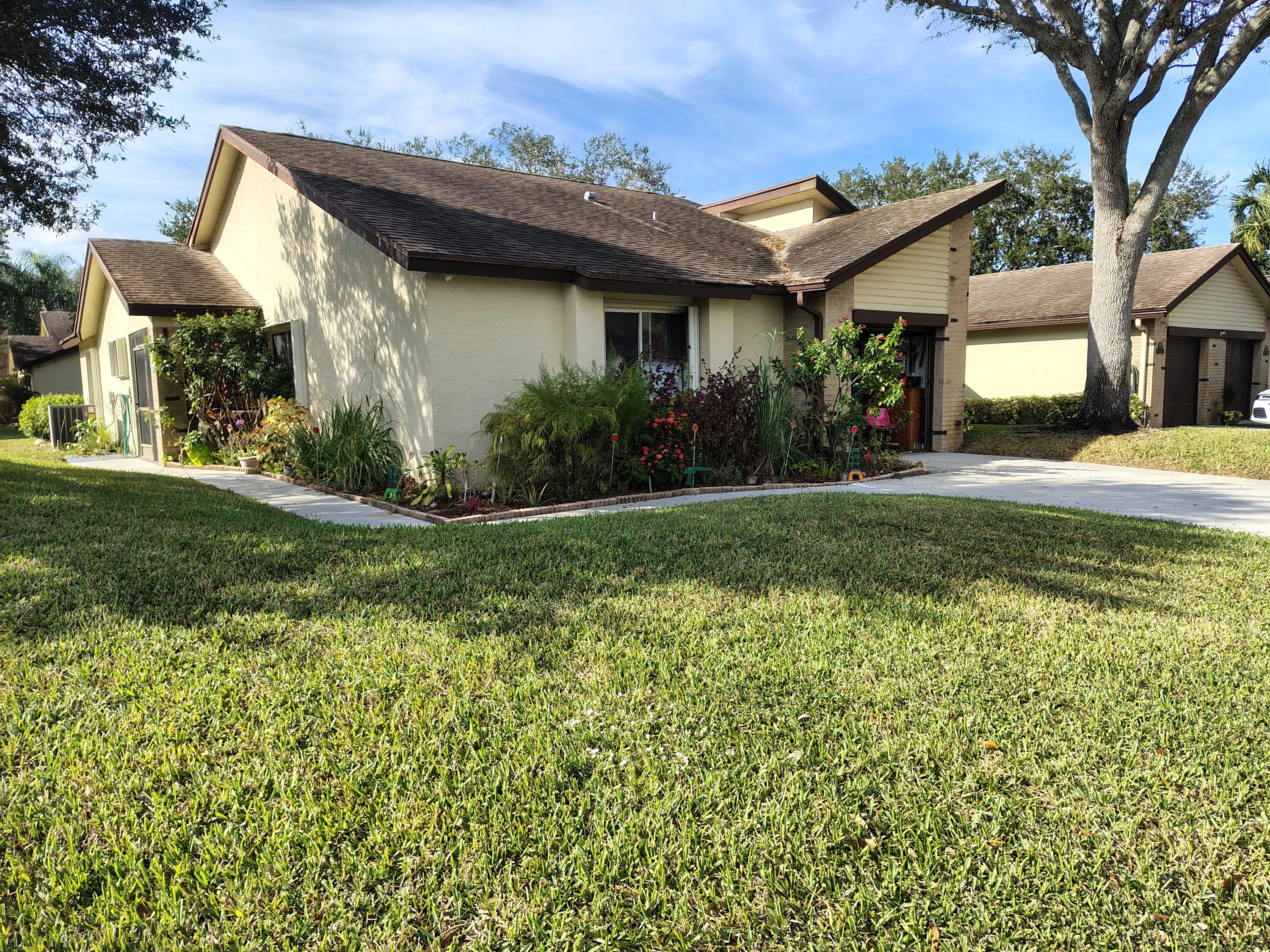 View details of listing 125 Ramblewood Circle, Royal Palm Beach, FL 33411 Royal Palm Beach with MLS# 