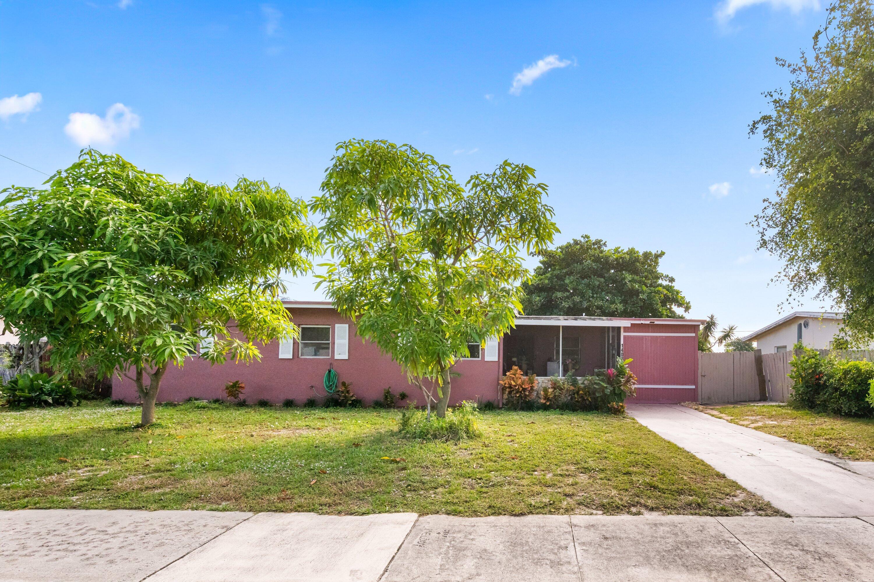 View details of listing 1408 W Broome Street, Lantana, FL 33462 Lantana with MLS#