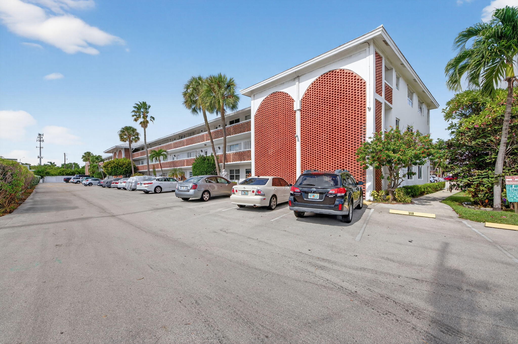 View details of listing 2050 NE 39th Street #210s, Lighthouse Point, FL 33064 Lighthouse Point with MLS#