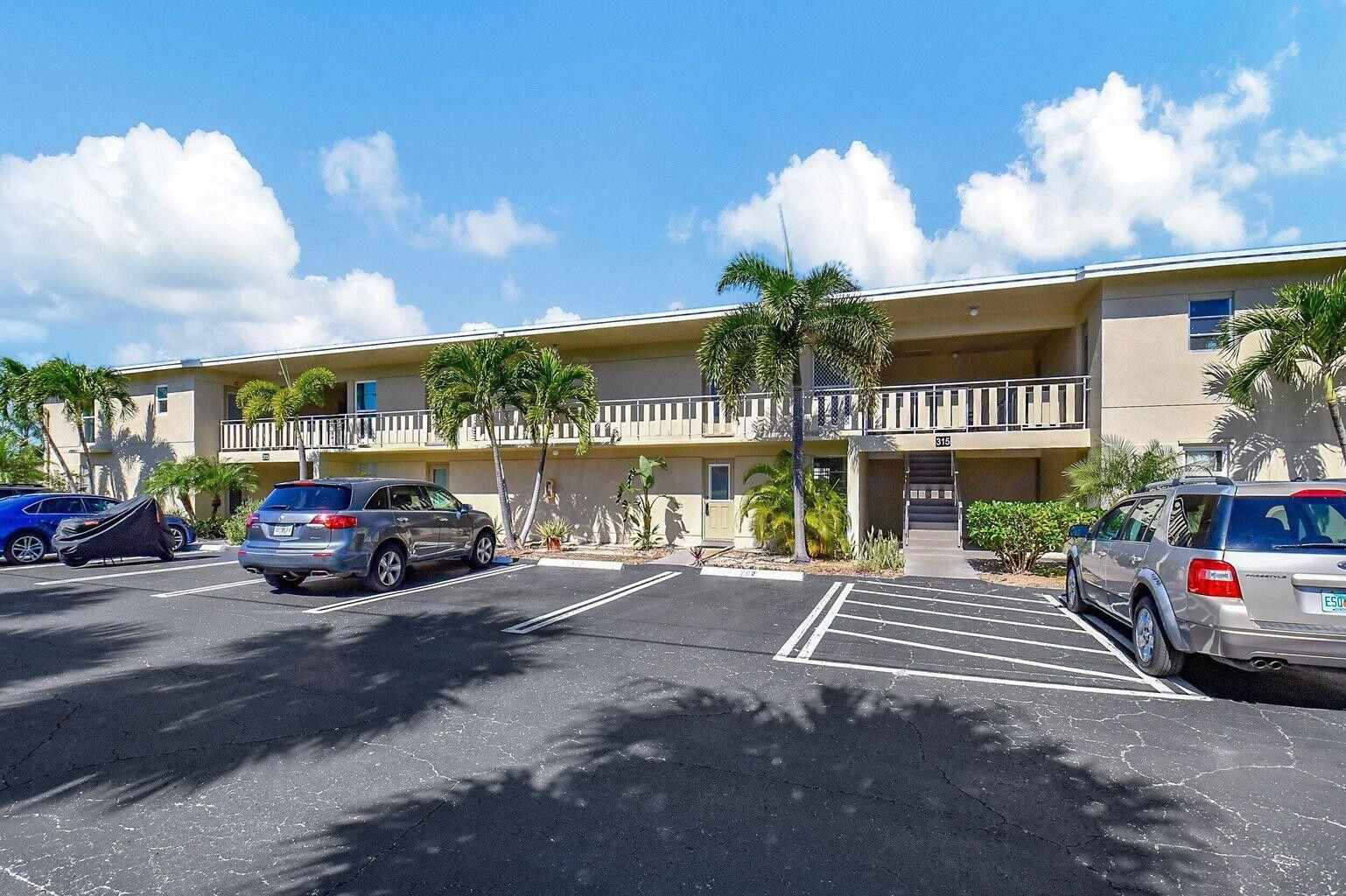 View details of listing 315 Circle Drive S 102, Boynton Beach, FL 33435 Boynton Beach with MLS#