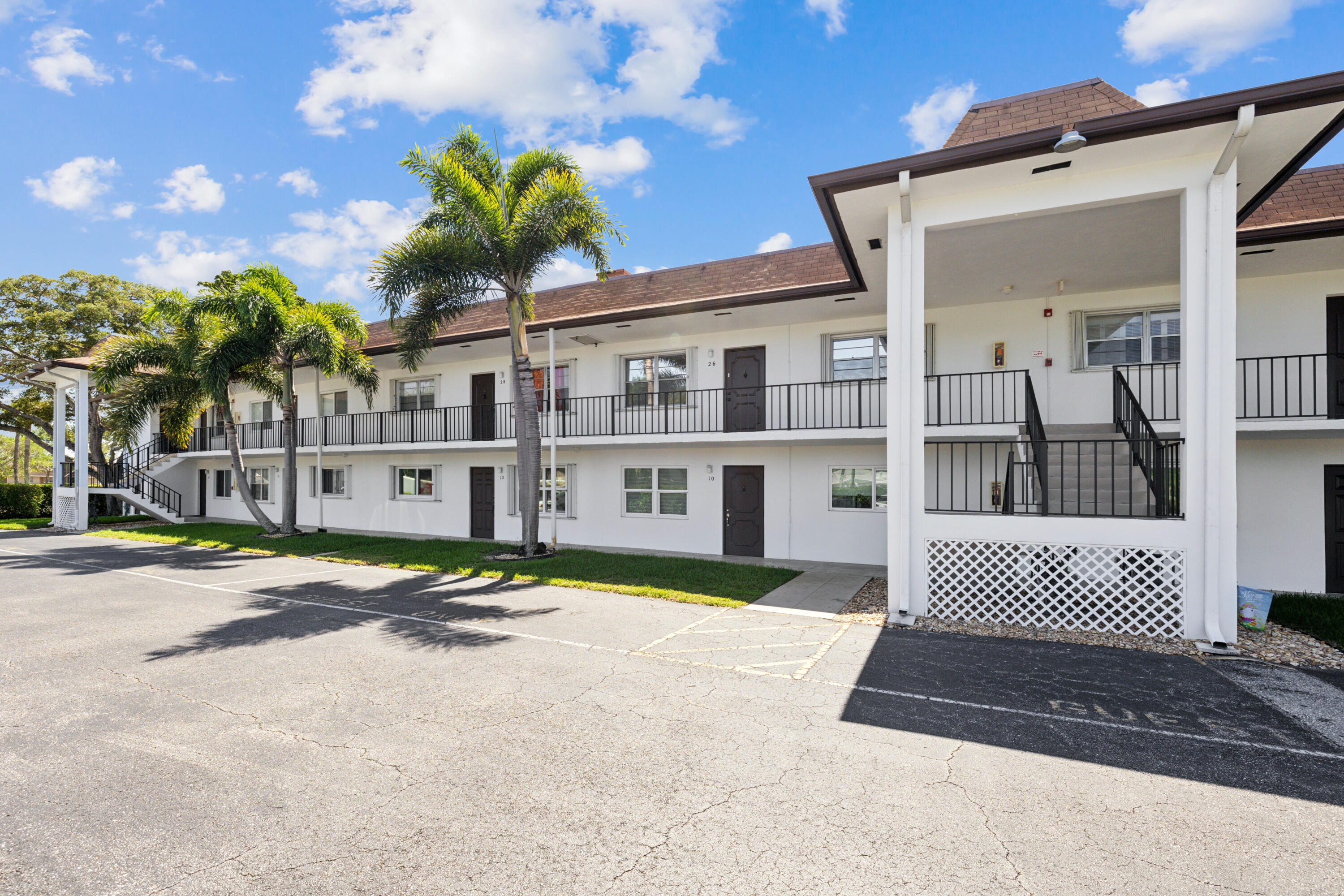 View details of listing 3075 E Gardens East Drive 32, Palm Beach Gardens, FL 33410 Palm Beach Gardens with MLS#