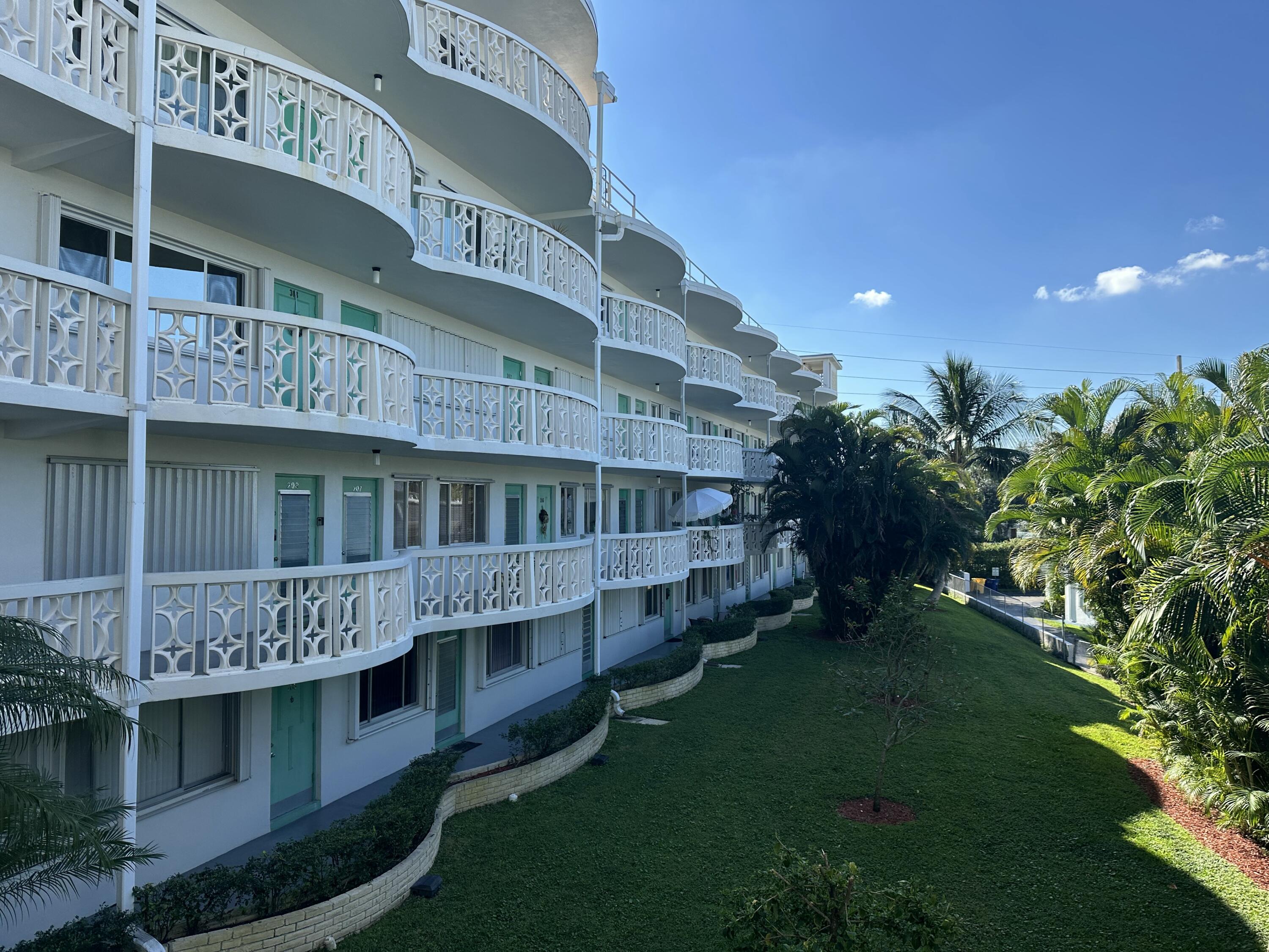 View details of listing 2381 Sunset Avenue 216, Lake Worth, FL 33461 Lake Worth with MLS#